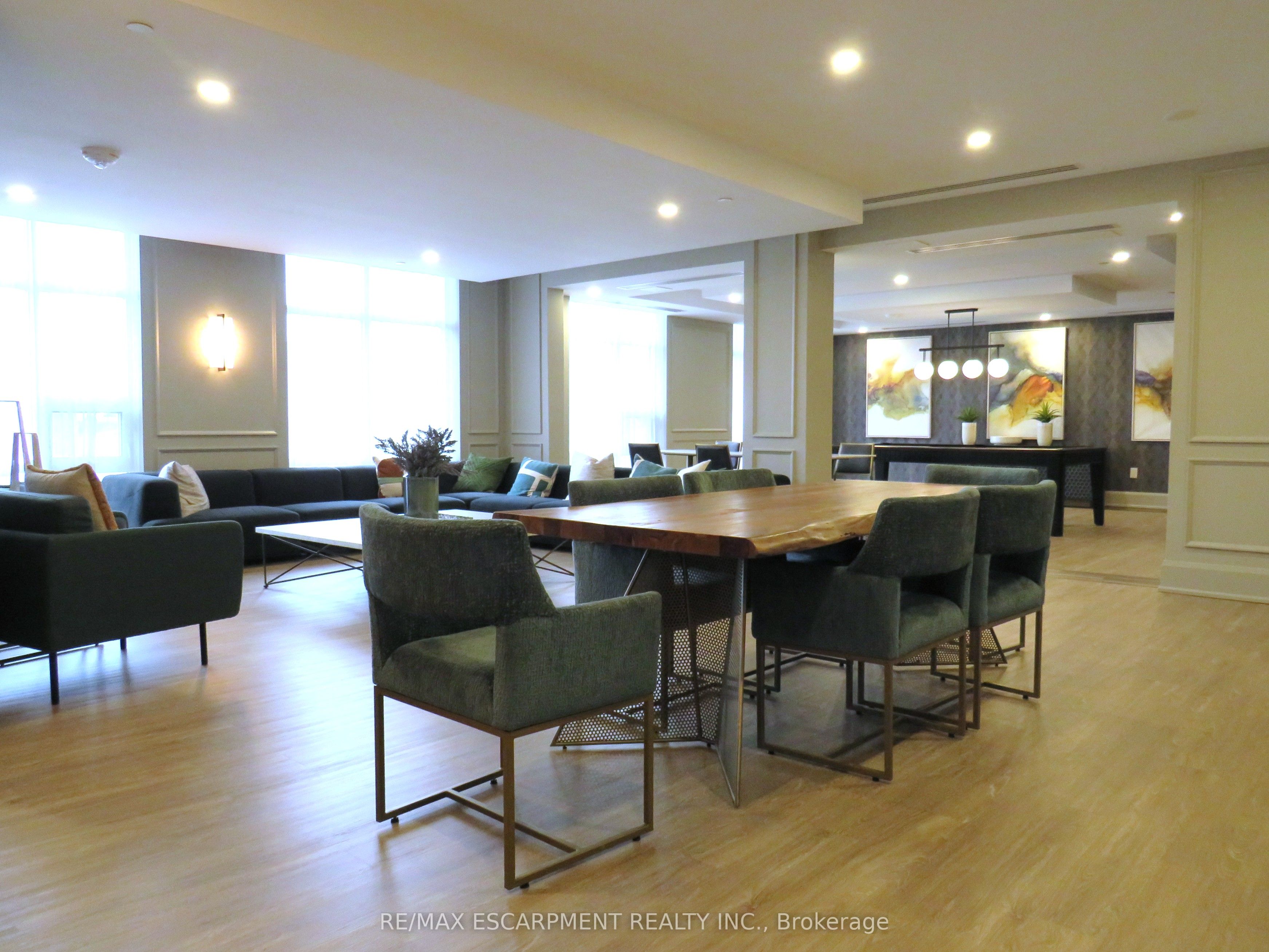470 Dundas Street E, #305