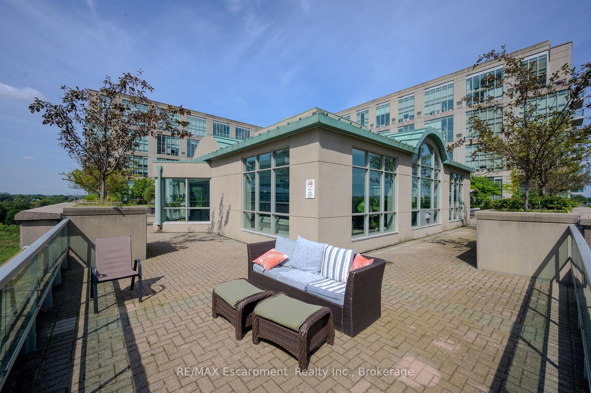 2 Bedrooms Condo at 250 MANITOBA, Toronto For sale