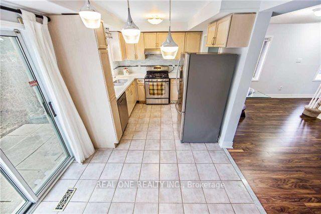 3 Bedrooms Condo at 1292 Sherwood Mills,  Mississauga For sale