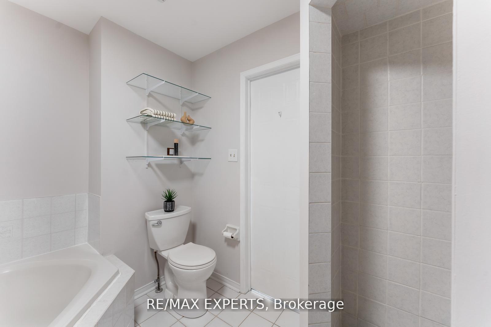 5 Bedrooms Condo at 1484 Torrington, Mississauga For sale