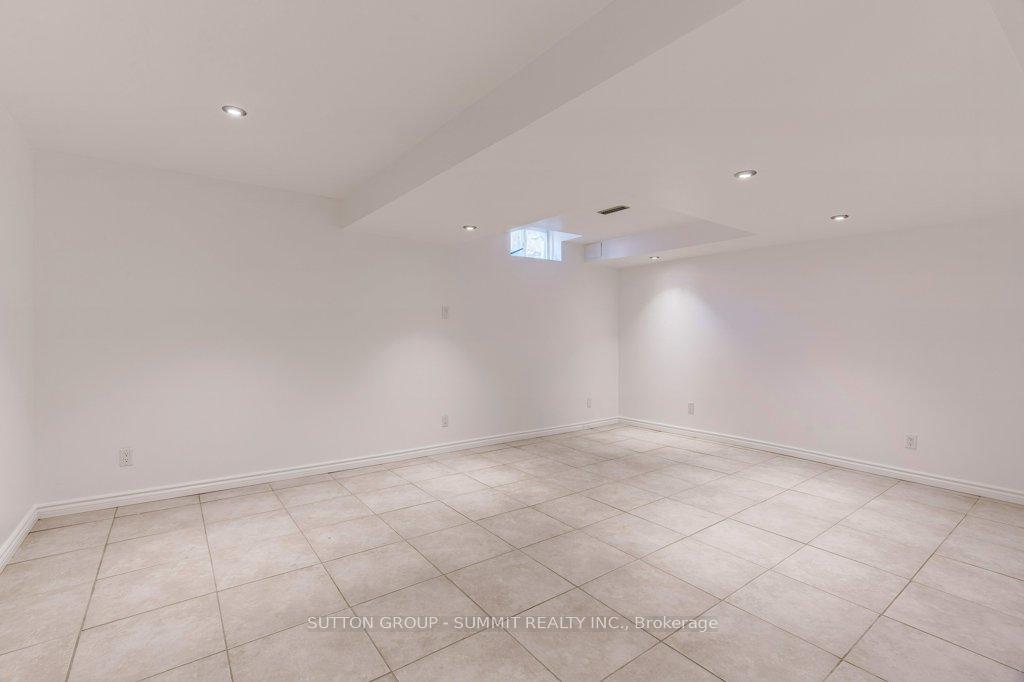 3 Bedrooms Condo at 1489 Heritage,  Oakville For sale