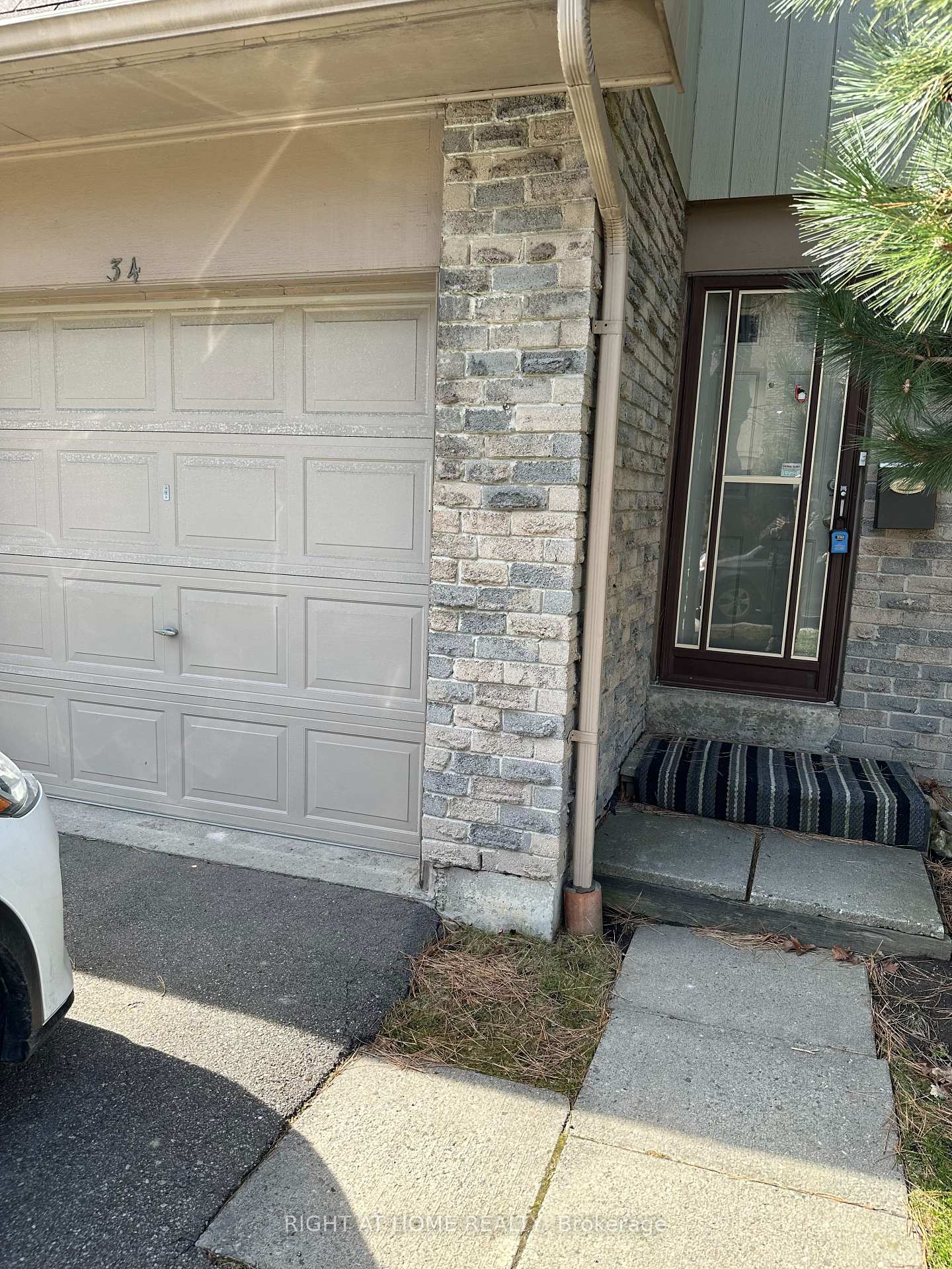 3 Bedrooms Condo at 3345 Silverado, Mississauga For sale