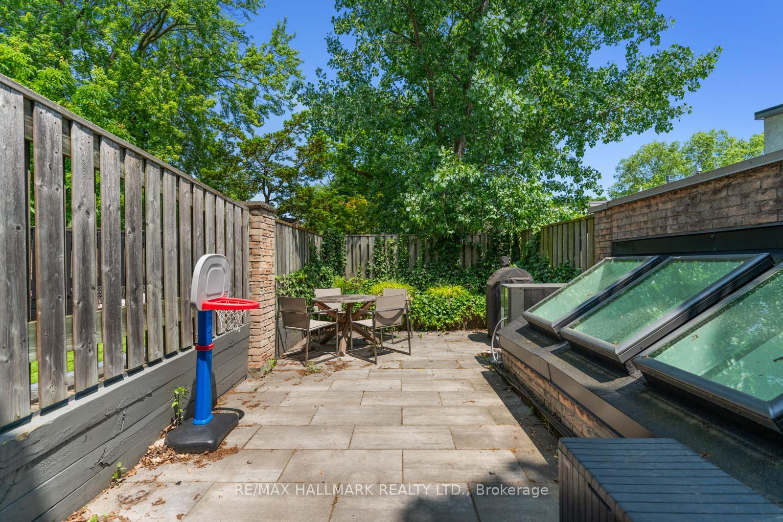 4 Bedrooms Condo at 95 Summerhill, Toronto For sale