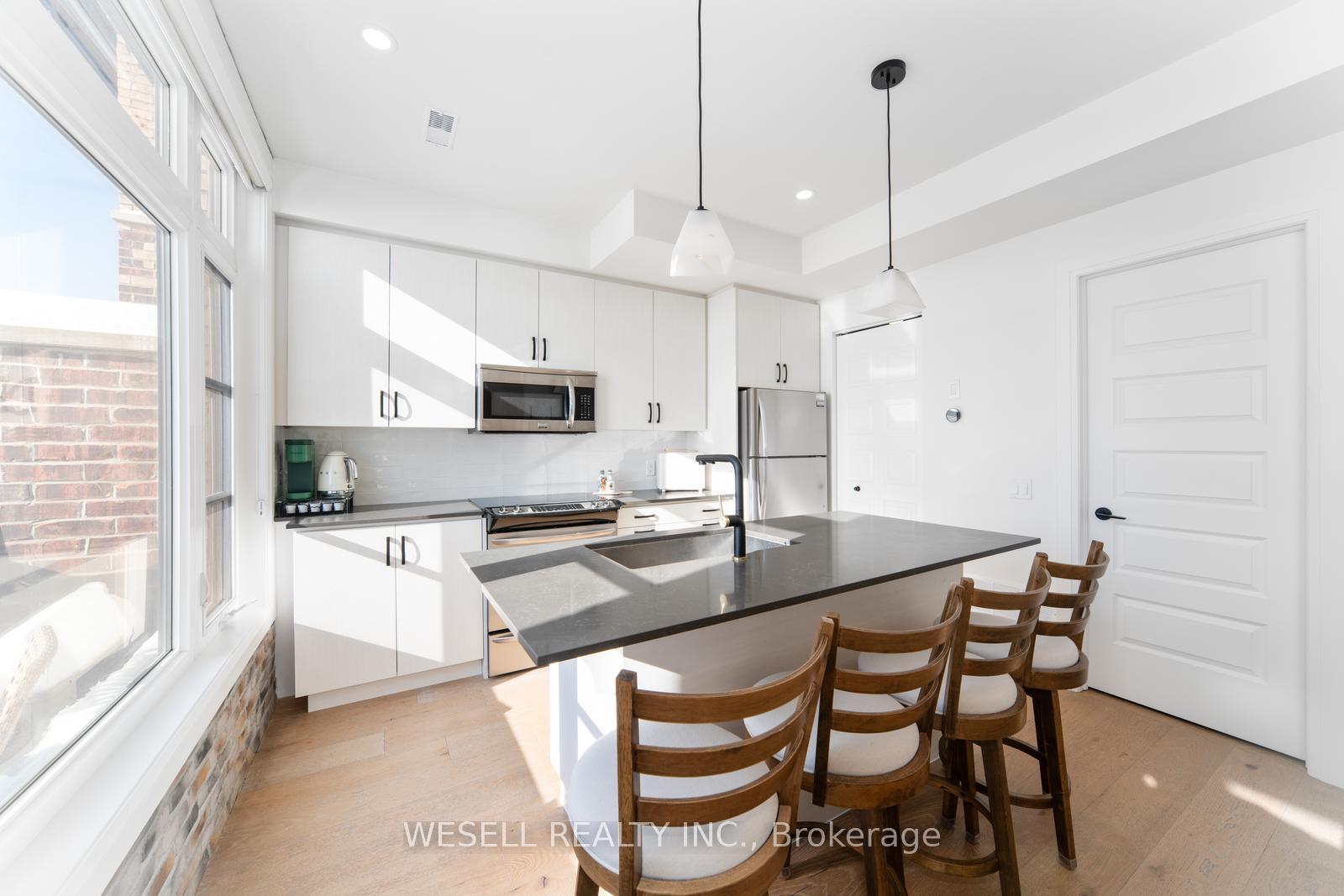 2 Bedrooms Condo at 8167 Kipling,  Vaughan For sale