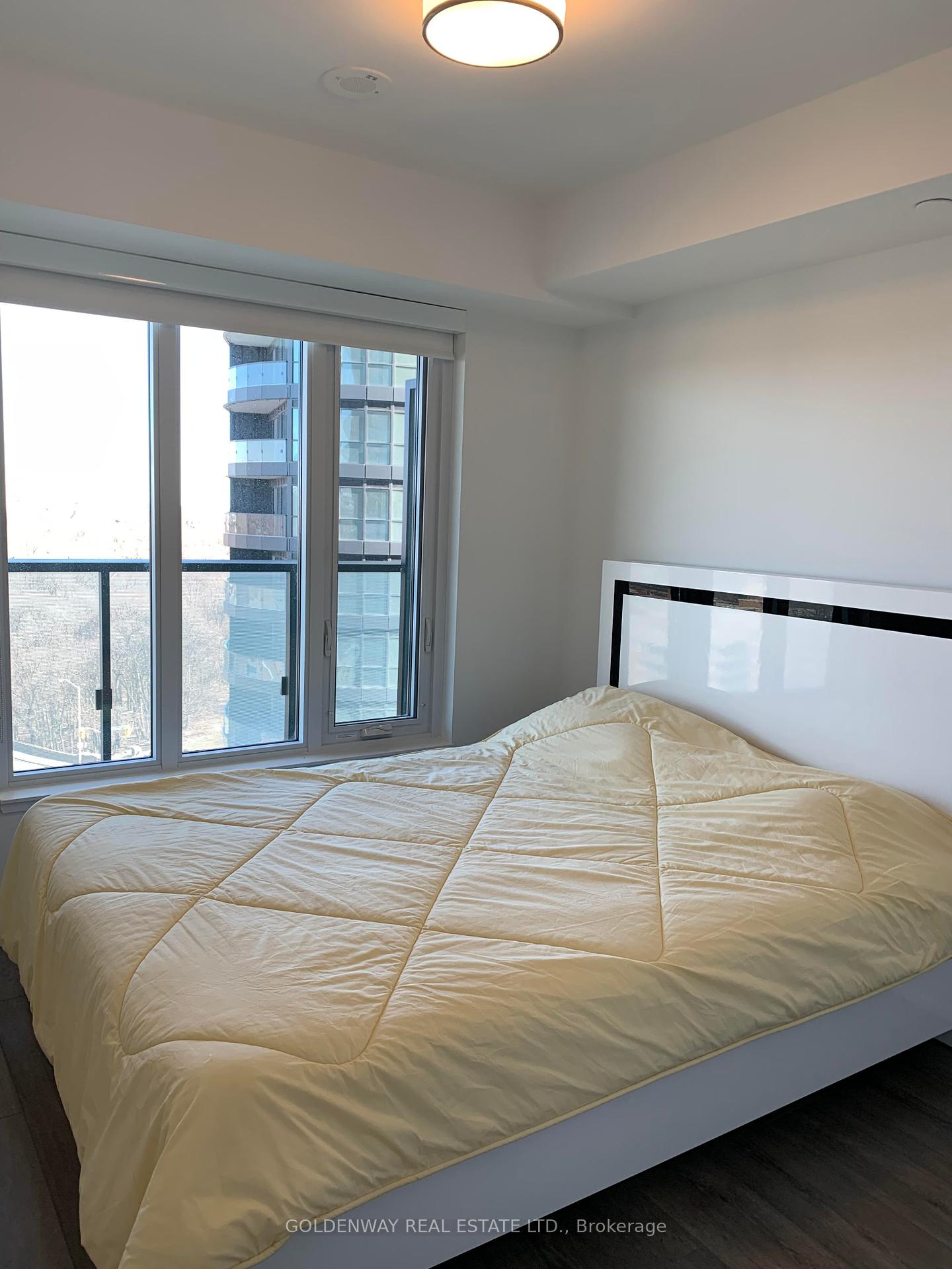 2 Bedrooms Condo at 575 Bloor St,  Toronto For sale