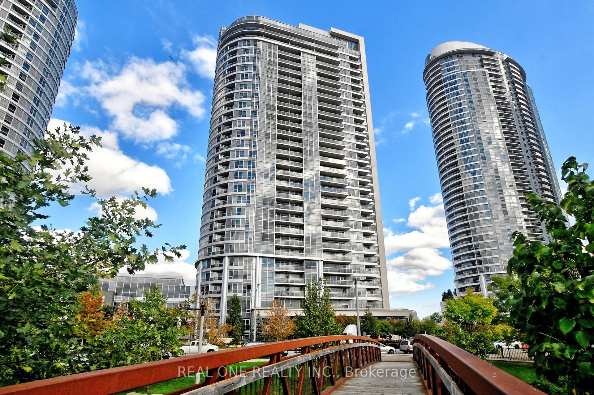 3 Bedrooms Condo at 151 Village Green, Toronto For sale