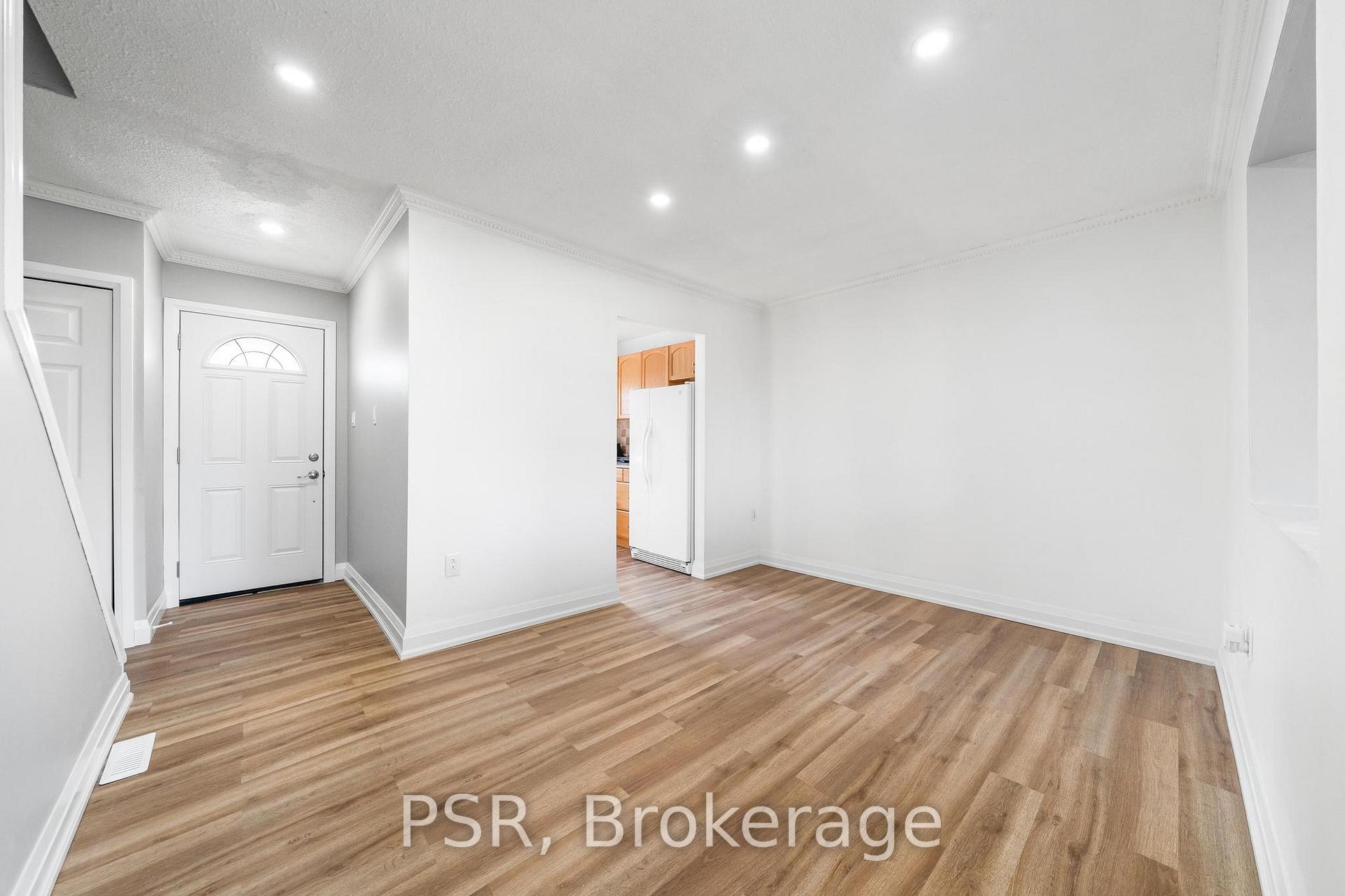 3 Bedrooms Condo at 10 Angus, Hamilton For sale