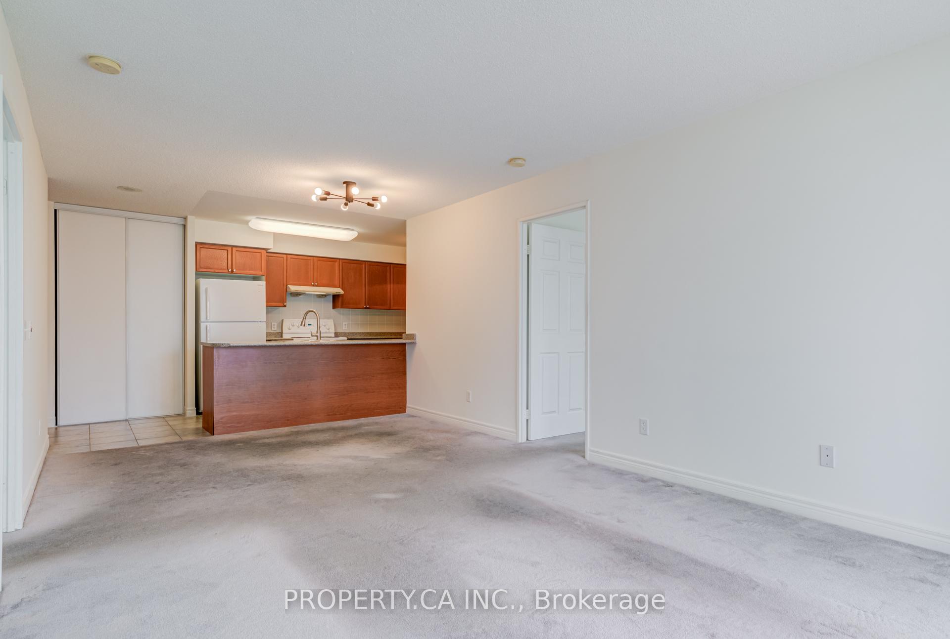 2 Bedrooms Condo at 18 Parkview, Toronto For sale