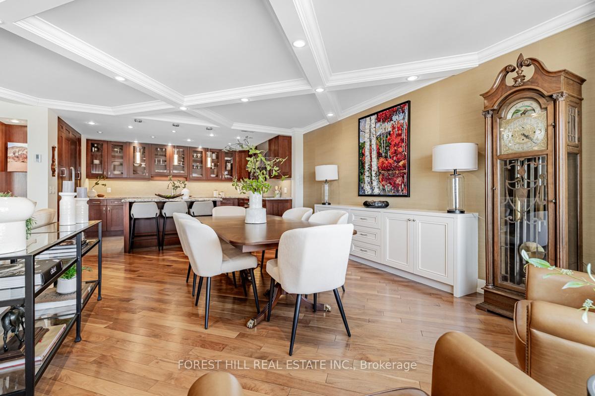 2 Bedrooms Condo at 175 Cumberland, Toronto For sale