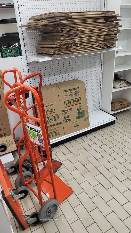 https://trreb-image.ampre.ca/mz5TEmD7YFgc654dn_of0zVuyzGZM3aY8WXDRdInrlw/rs:fit:960:960/wm:.5:so:0:50:.4/wmsh:10/wmt:PHNwYW4gZm9yZWdyb3VuZD0nd2hpdGUnIGZvbnQ9JzY4Jz5IT01FTElGRS9NSVJBQ0xFIFJFQUxUWSBMVEQsIEJyb2tlcmFnZTwvc3Bhbj4/cb:20250211015145/L3RycmViL2xpc3RpbmdzLzQwLzU1LzczLzk0L3AvZjg4ZjgzODctZWZiMi00ZTYyLWEzYWUtMjU2YjE5NzZhNTRkLmpwZw.jpg
