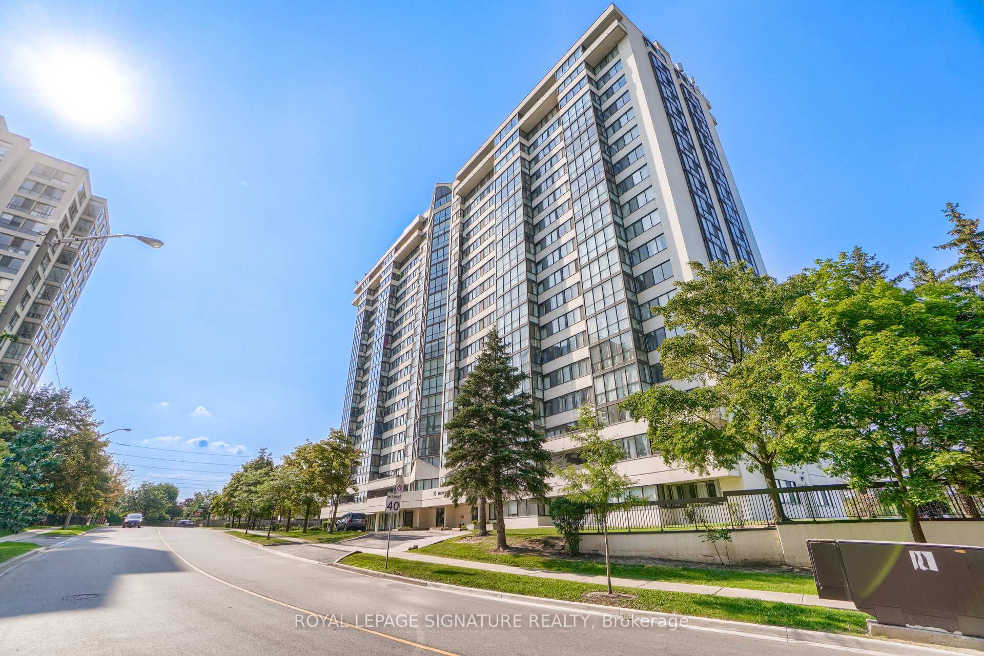 3 Bedrooms Condo at 10 Markbrook, Toronto For sale