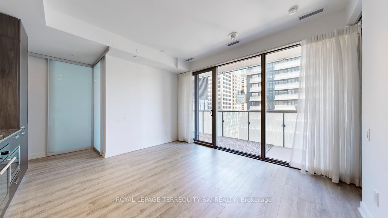 2 Bedrooms Condo at 50 Charles, Toronto For sale