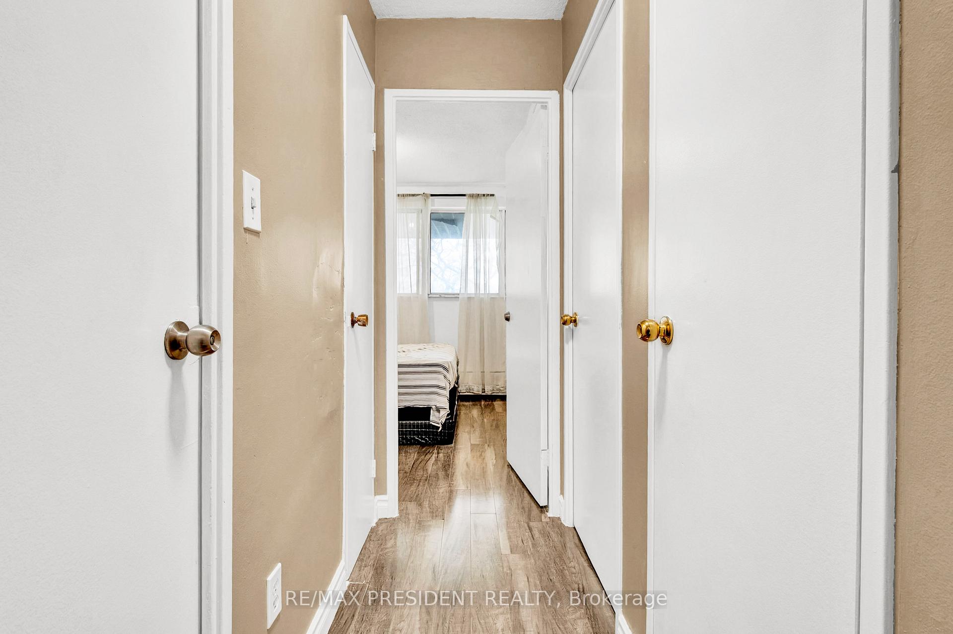 4 Bedrooms Condo at 10 Eddystone,  Toronto For sale