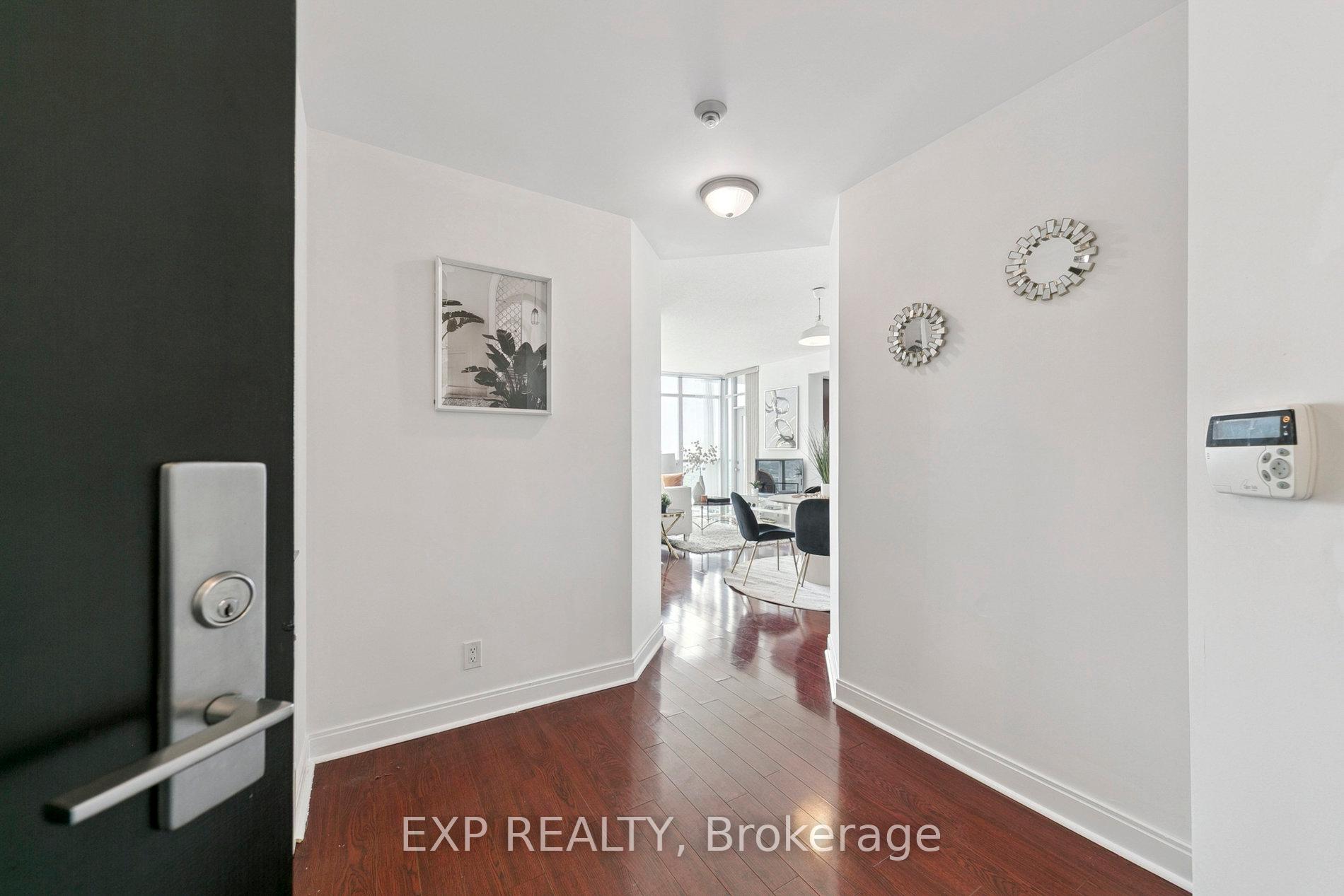 2 Bedrooms Condo at 70 Absolute, Mississauga For sale