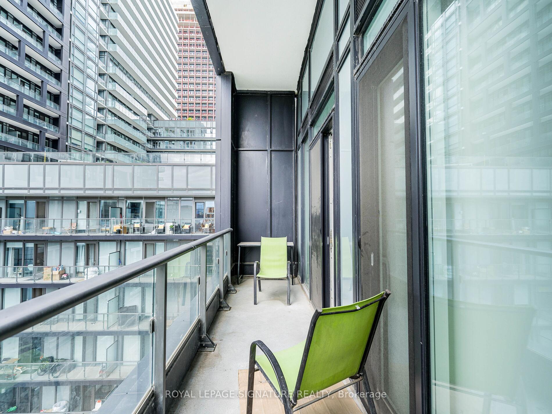2 Bedrooms Condo at 60 Princess, Toronto For sale