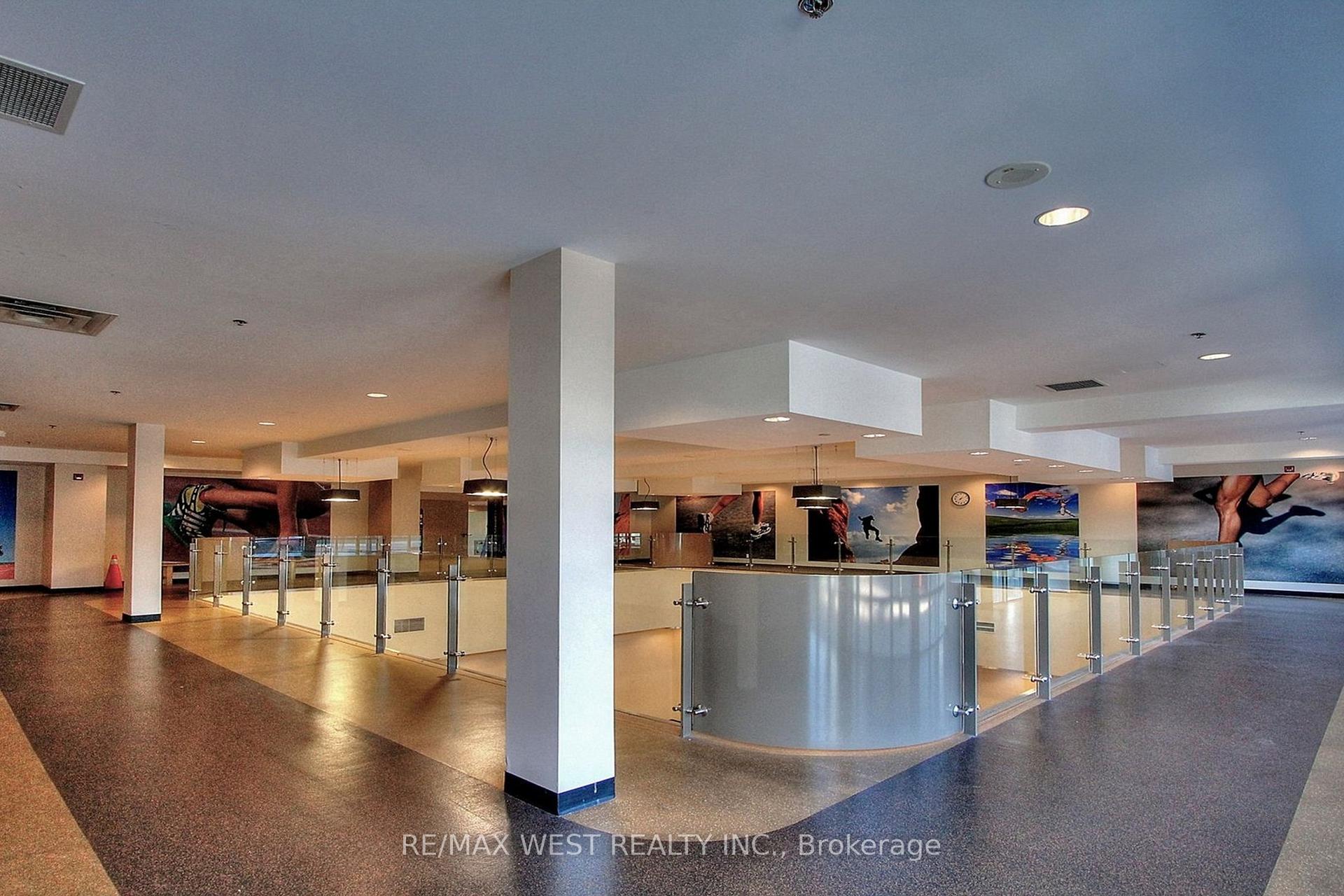 2 Bedrooms Condo at 80 Absolute, Mississauga For sale
