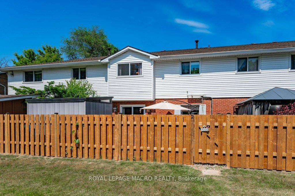 2 Bedrooms Condo at 483 Claridge, Burlington For sale