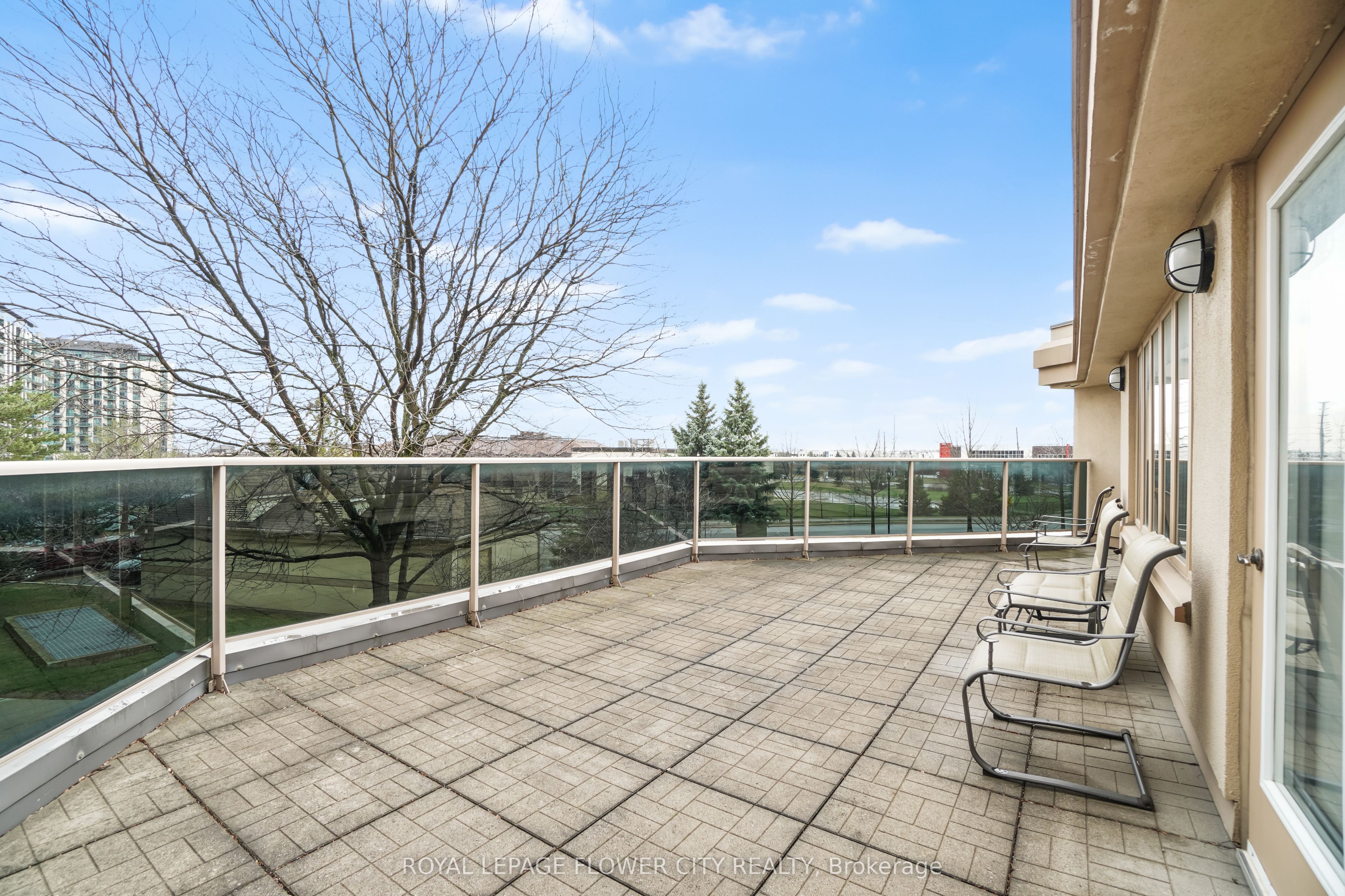 #701 - 10 Dayspring Circle, Brampton, ON L6P 1B9
