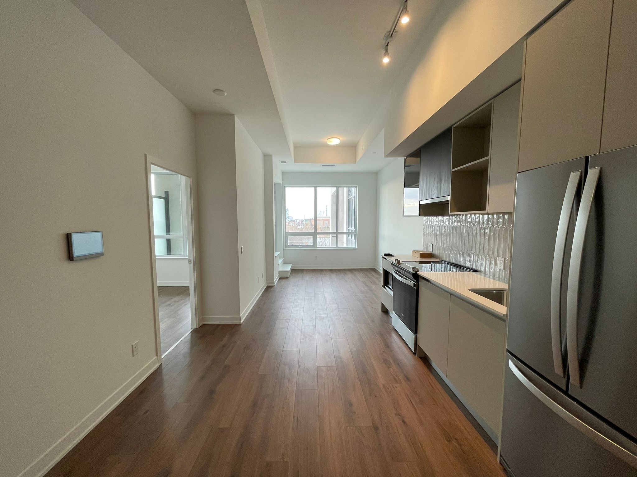 405 Dundas Street W 209
