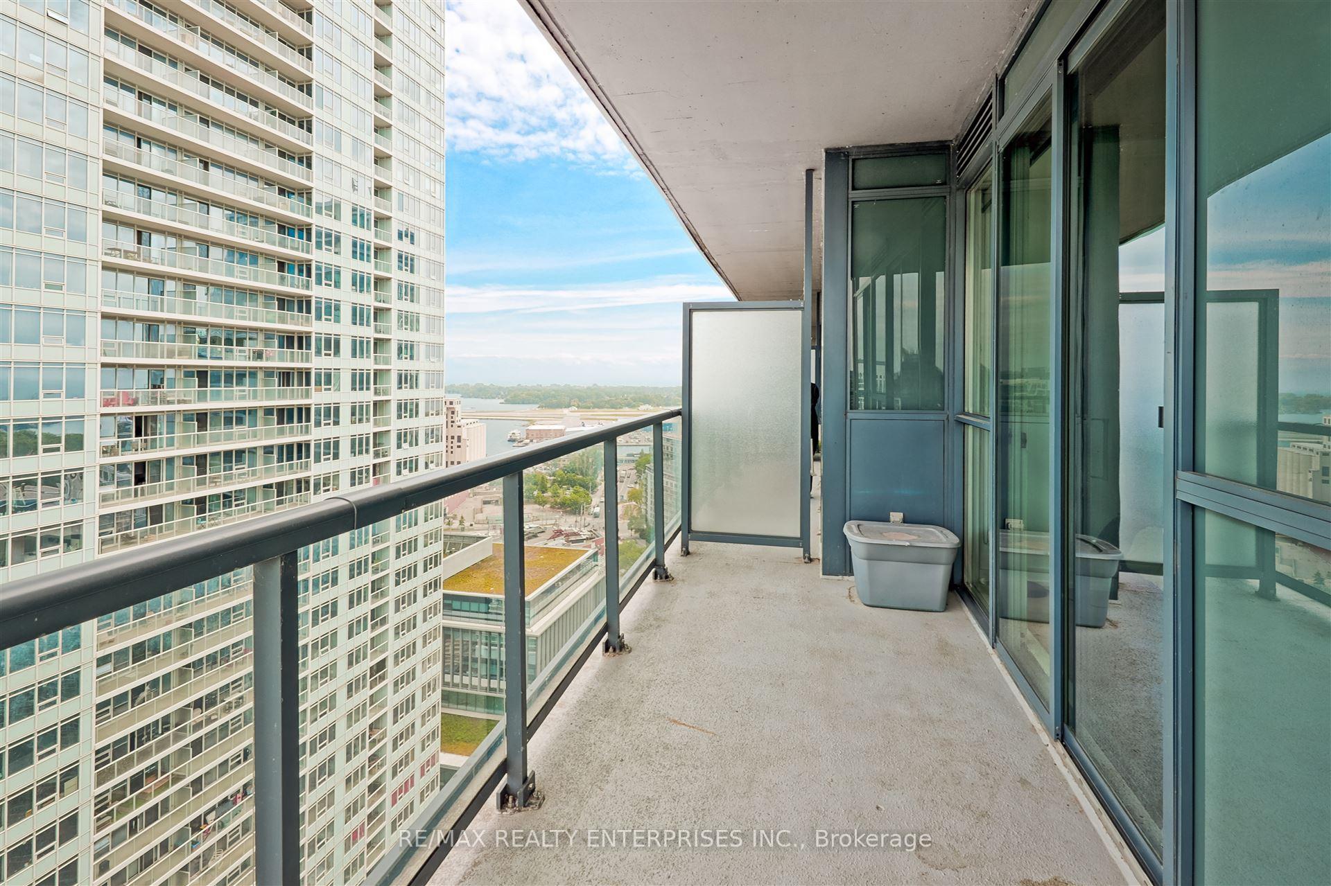 2 Bedrooms Condo at 20 Bruyeres, Toronto For sale