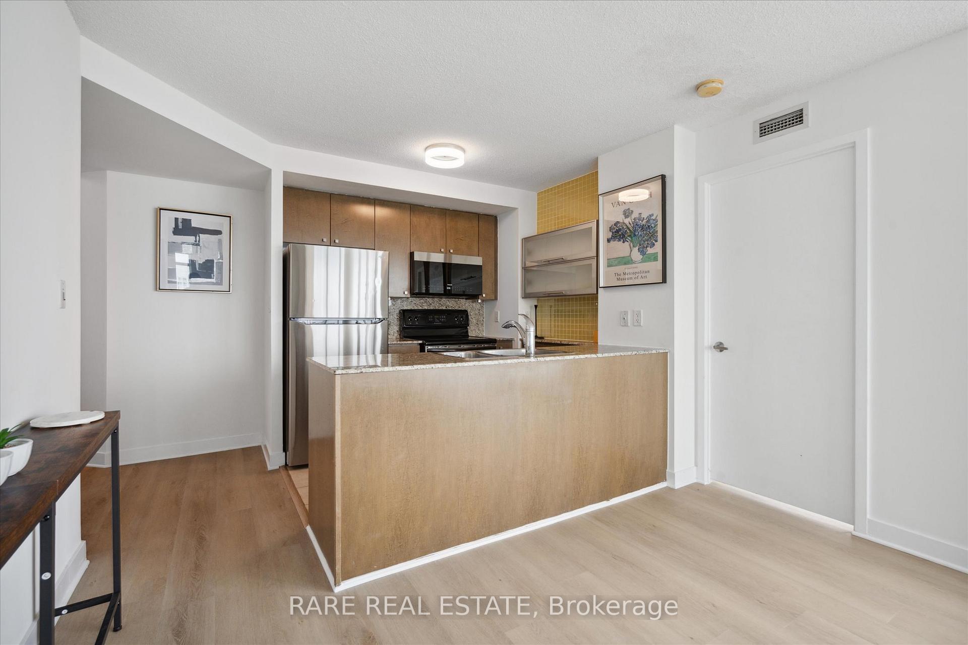 3 Bedrooms Condo at 11 Brunel, Toronto For sale