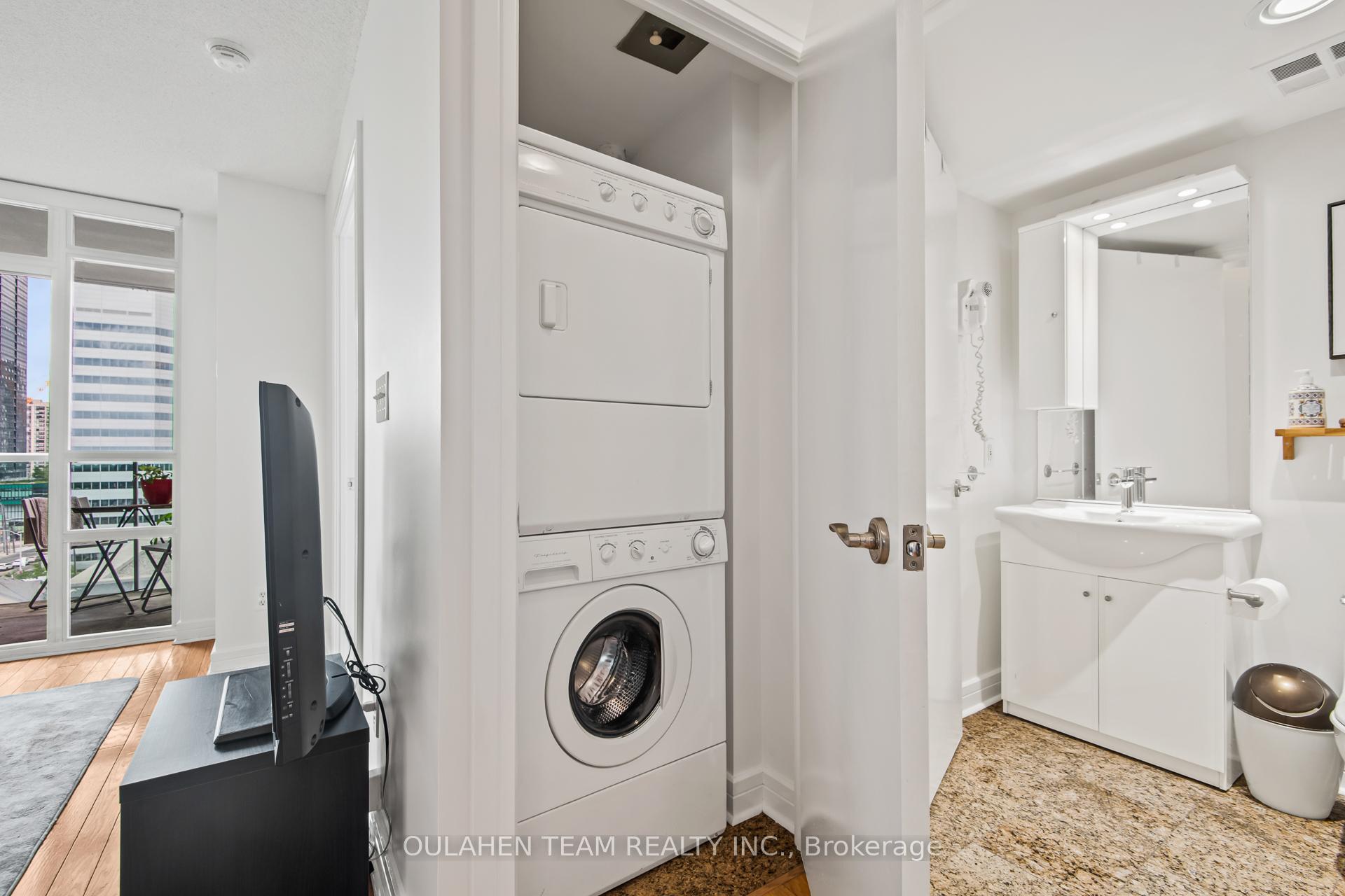 1 Bedroom Condo at 16 Harrison Garden, Toronto For sale