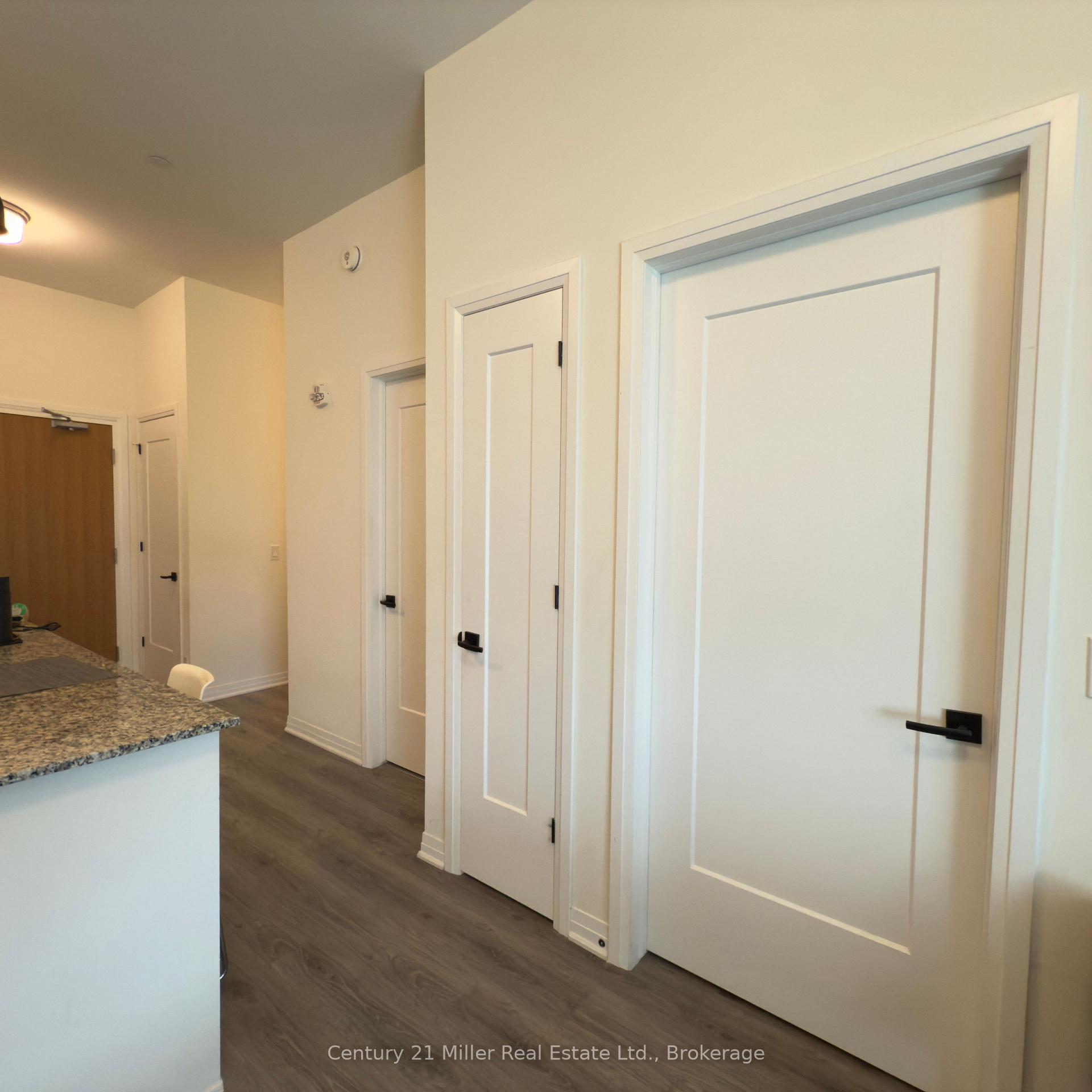 2 Bedrooms Condo at 128 Grovewood, Oakville For sale
