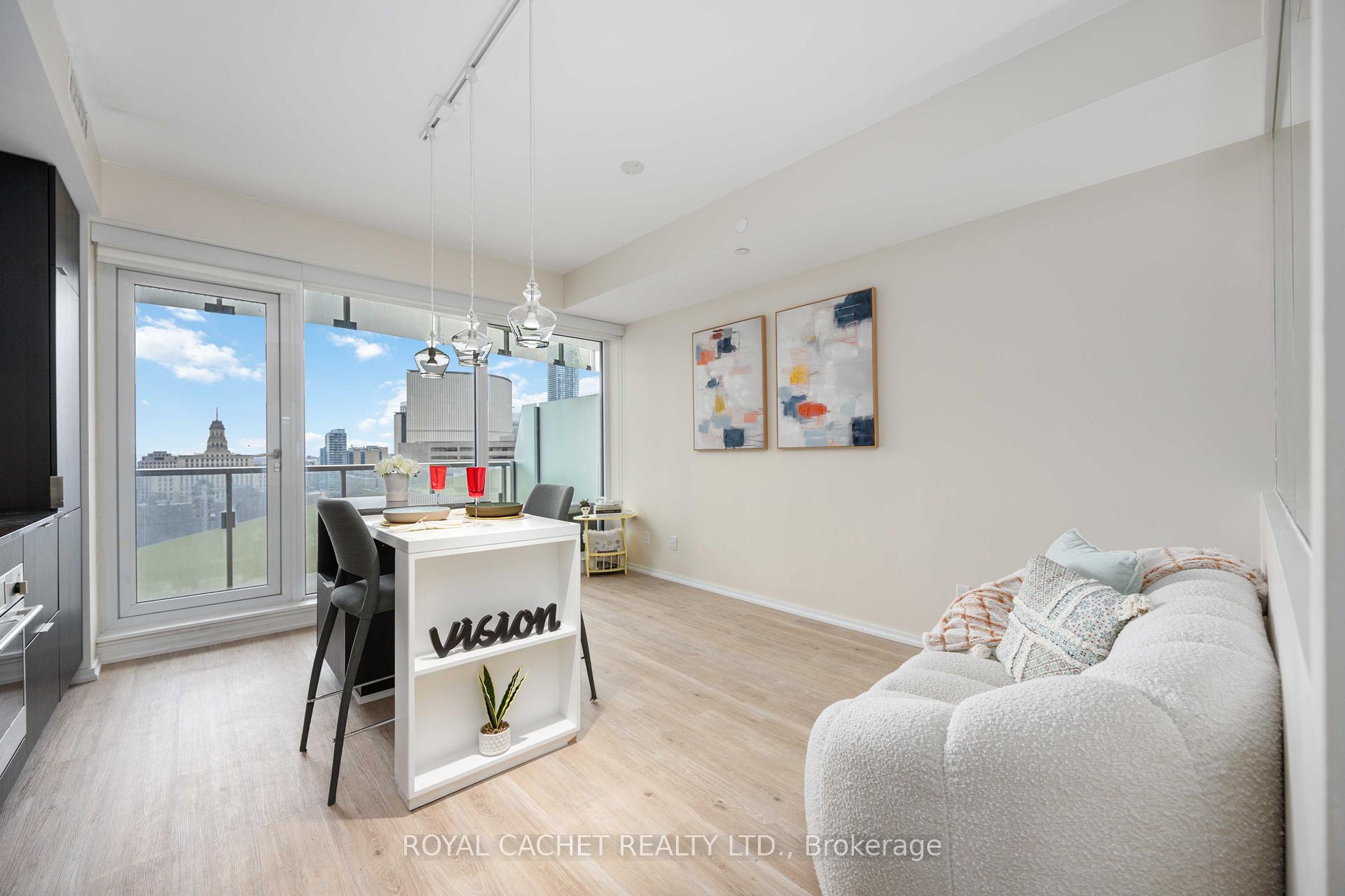 2 Bedrooms Condo at 197 Yonge,  Toronto For sale