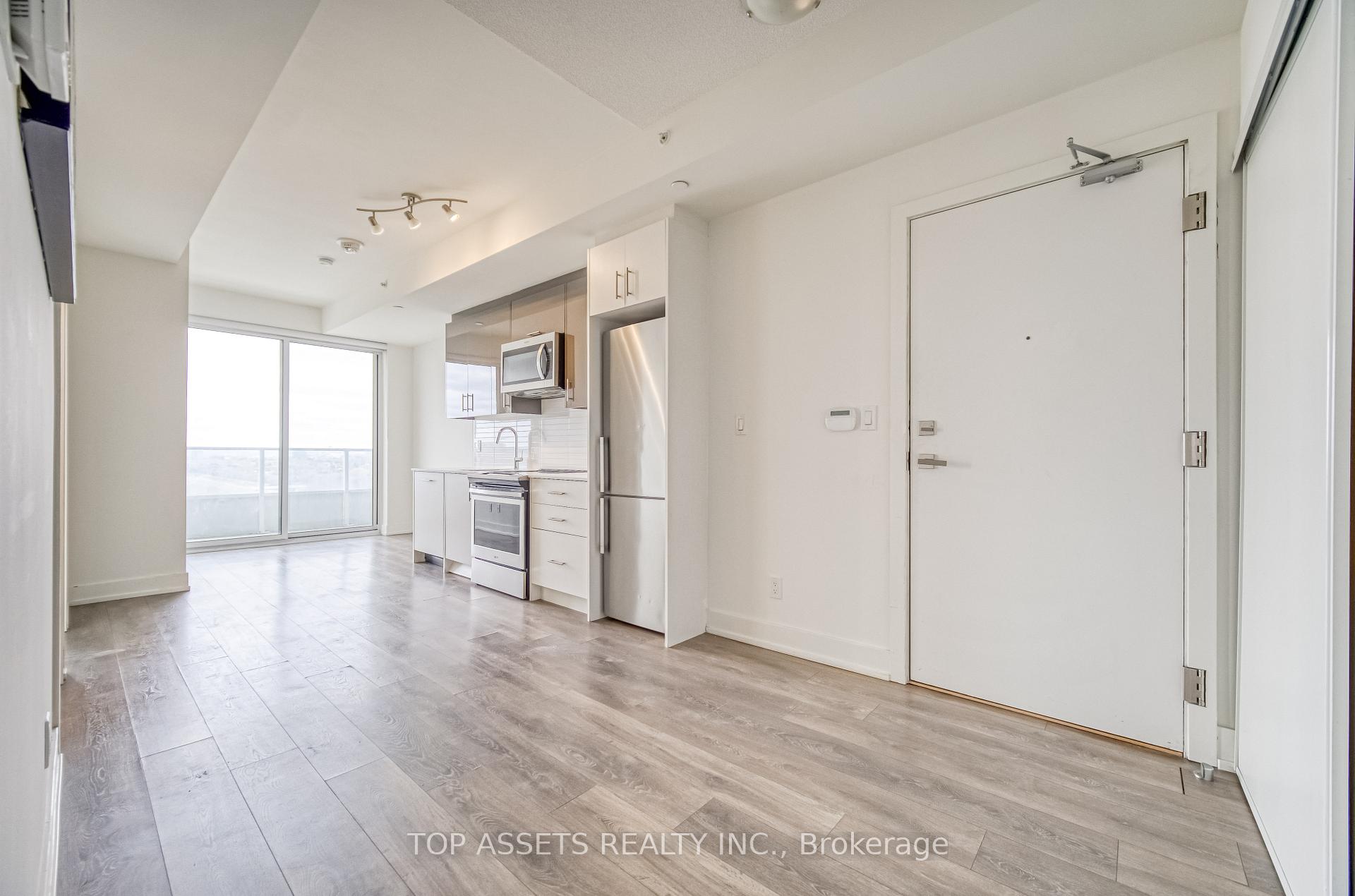2 Bedrooms Condo at 180 Fairview Mall, Toronto For sale