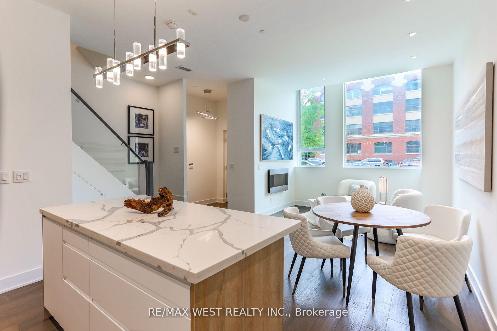 2 Bedrooms Condo at 508 Wellington,  Toronto For sale
