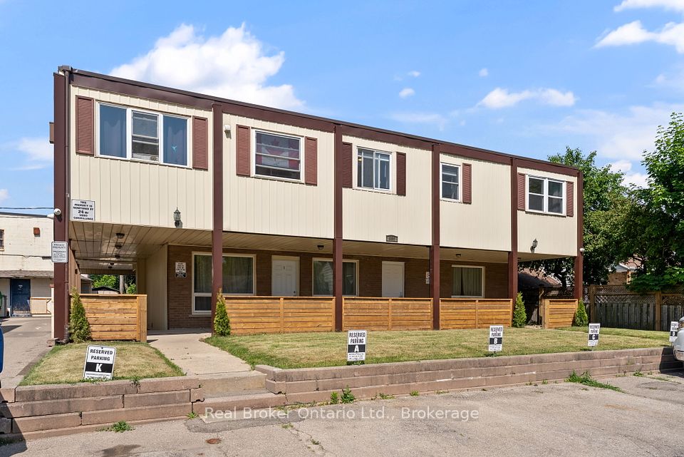 985 Kingsway Drive