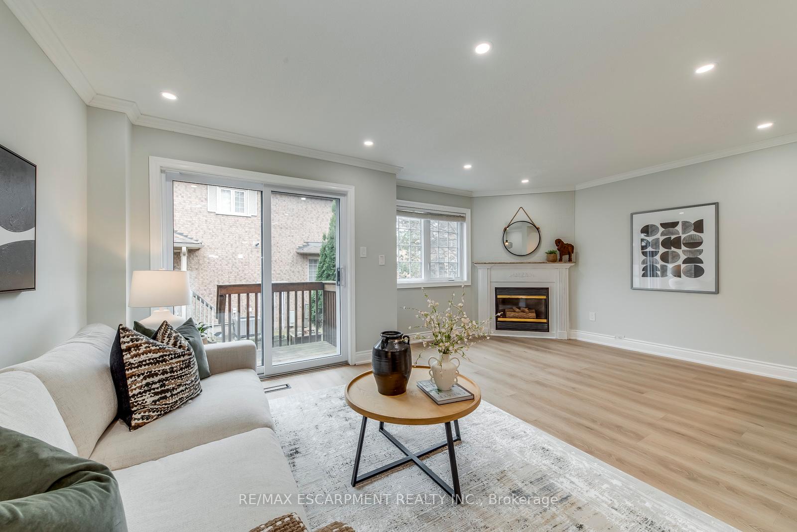 3 Bedrooms Condo at 2880 Headon Forest,  Burlington For sale
