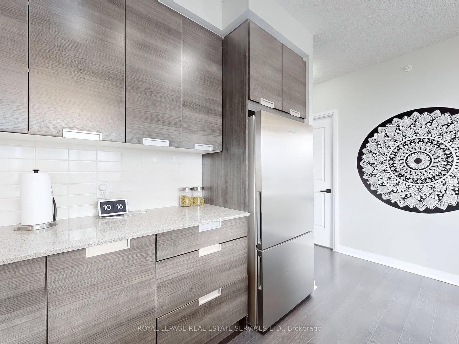 3 Bedrooms Condo at 5025 Four Springs, Mississauga For sale