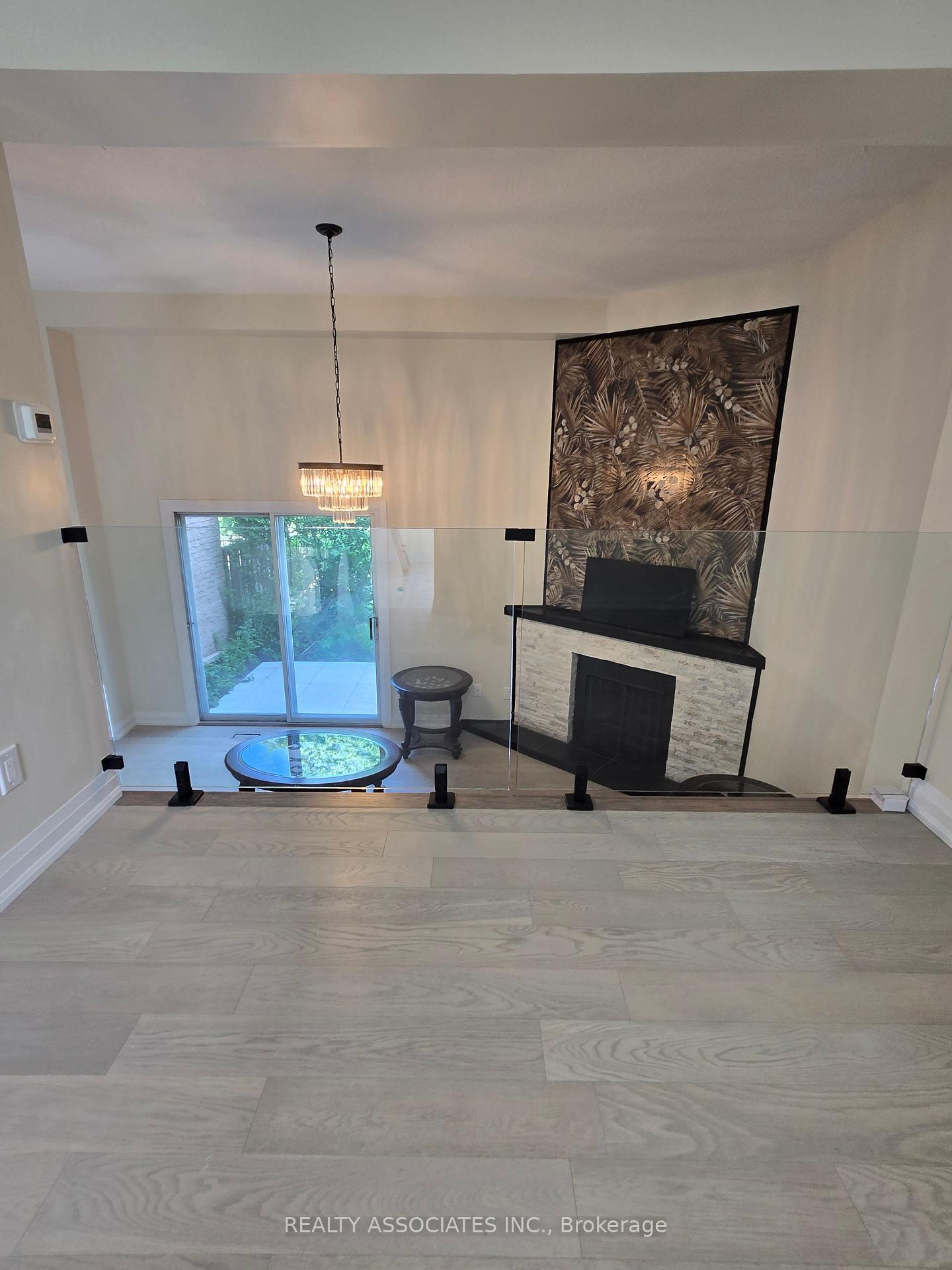 3 Bedrooms Condo at 2 Stonehill, Toronto For sale
