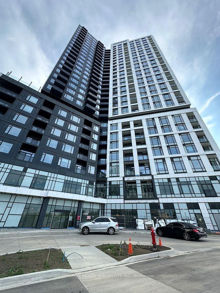 2495 Eglinton