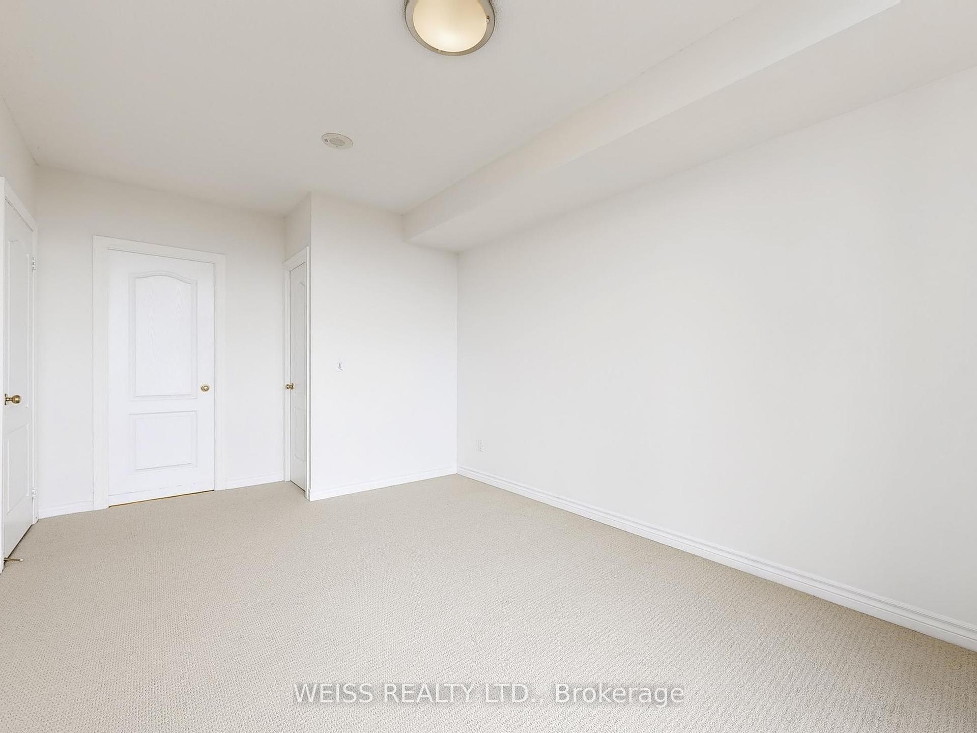 3 Bedrooms Condo at 88 Promenade, Vaughan For sale