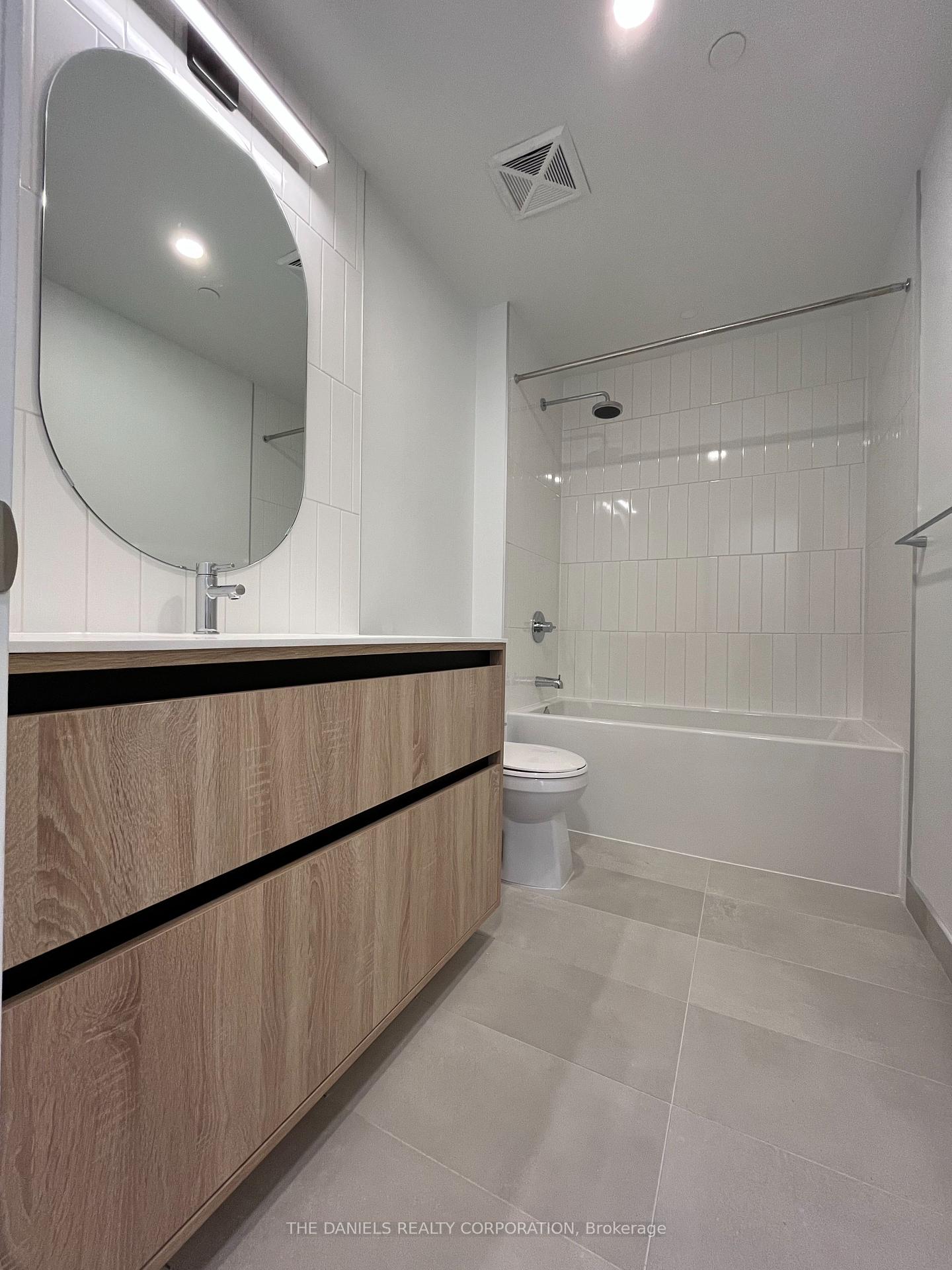 2 Bedrooms Condo at 8 Beverley Glen,  Vaughan For sale