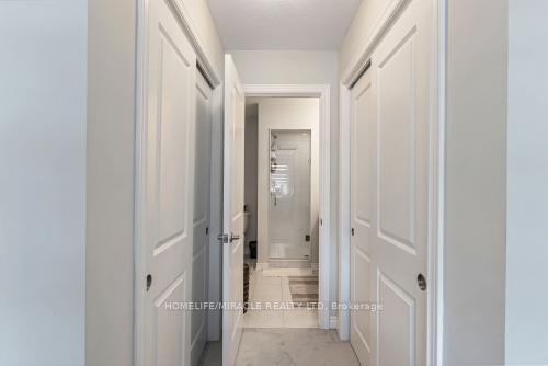 2 Bedrooms Condo at 40 Zinfendel, Hamilton For sale