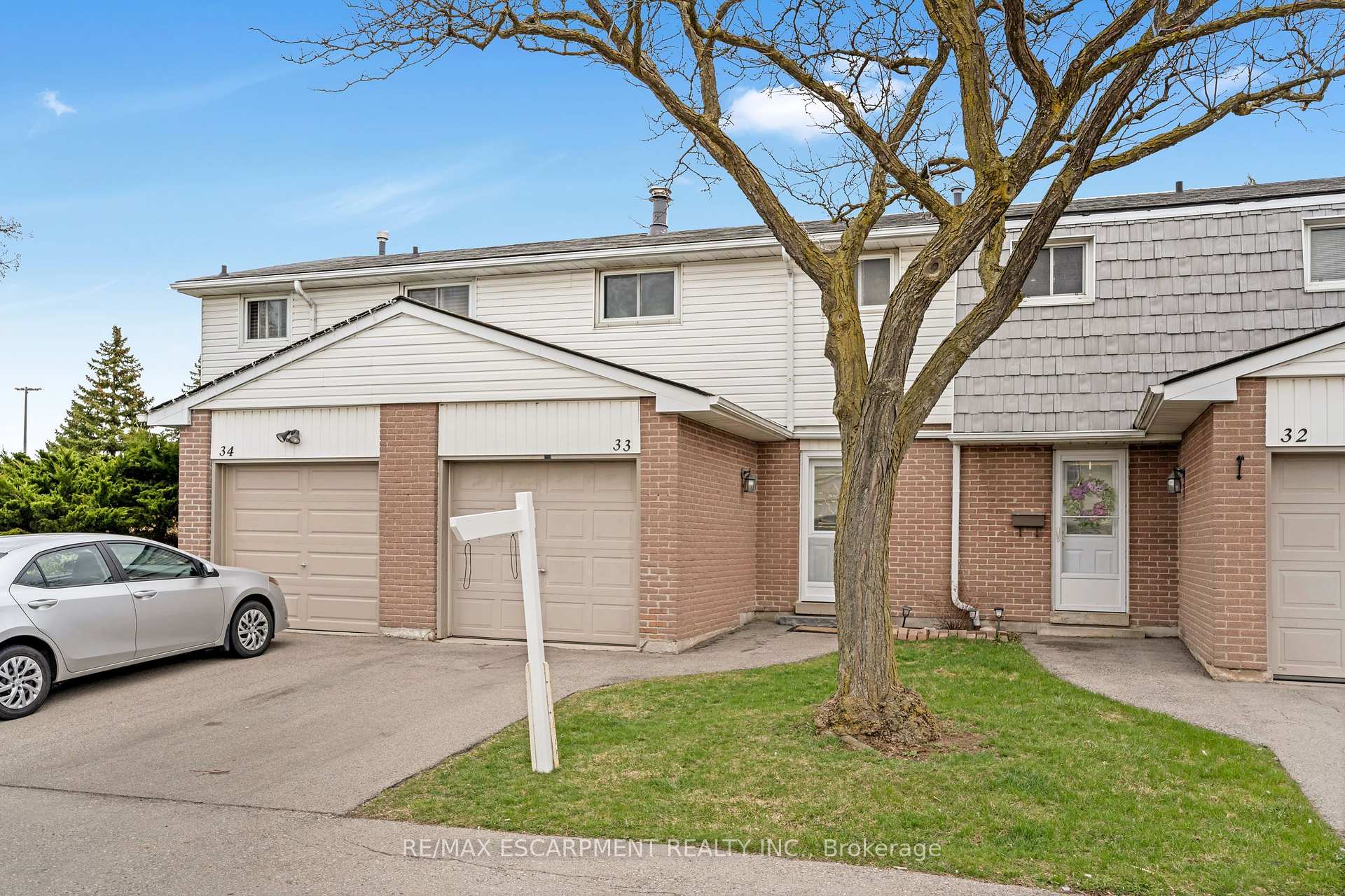 3 Bedrooms Condo at 1350 Limeridge,  Hamilton For sale