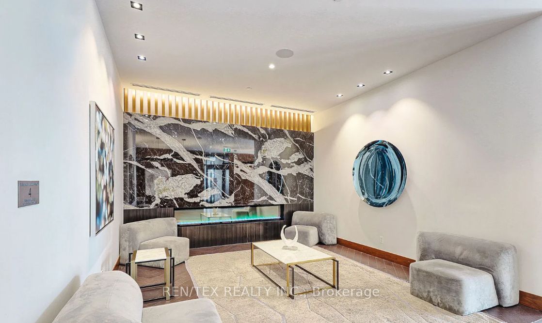 7895 Jane Street, #903
