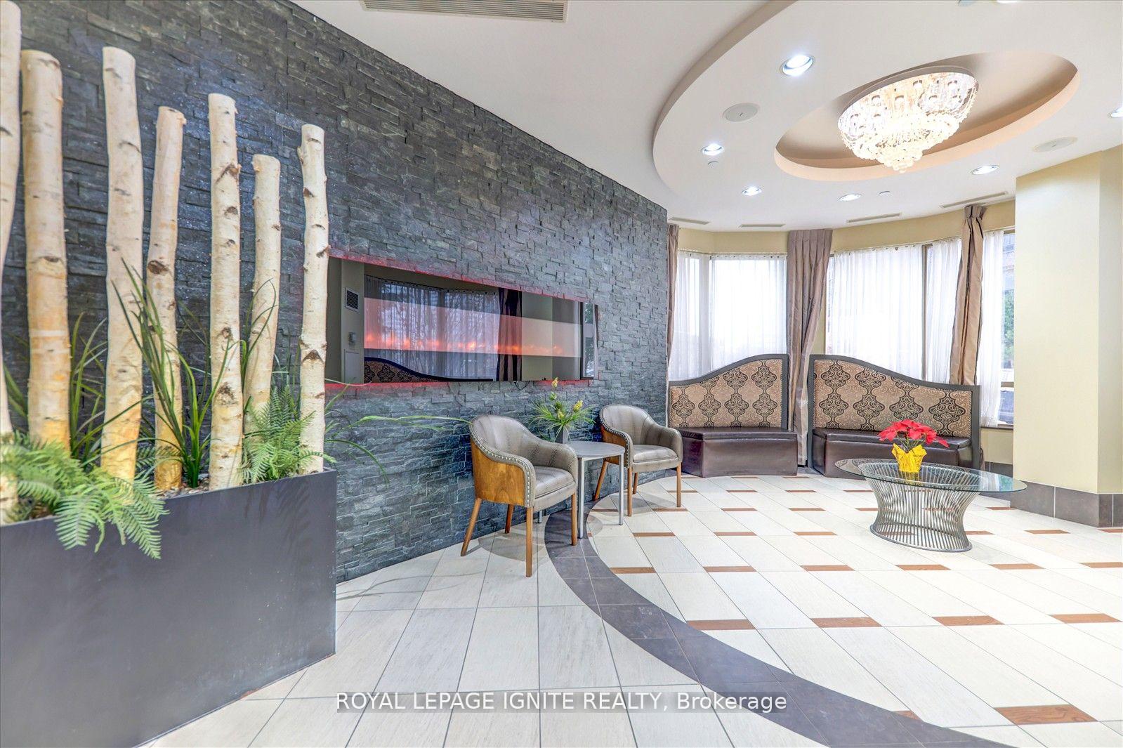 2 Bedrooms Condo at 310 Burnhamthorpe,  Mississauga For sale