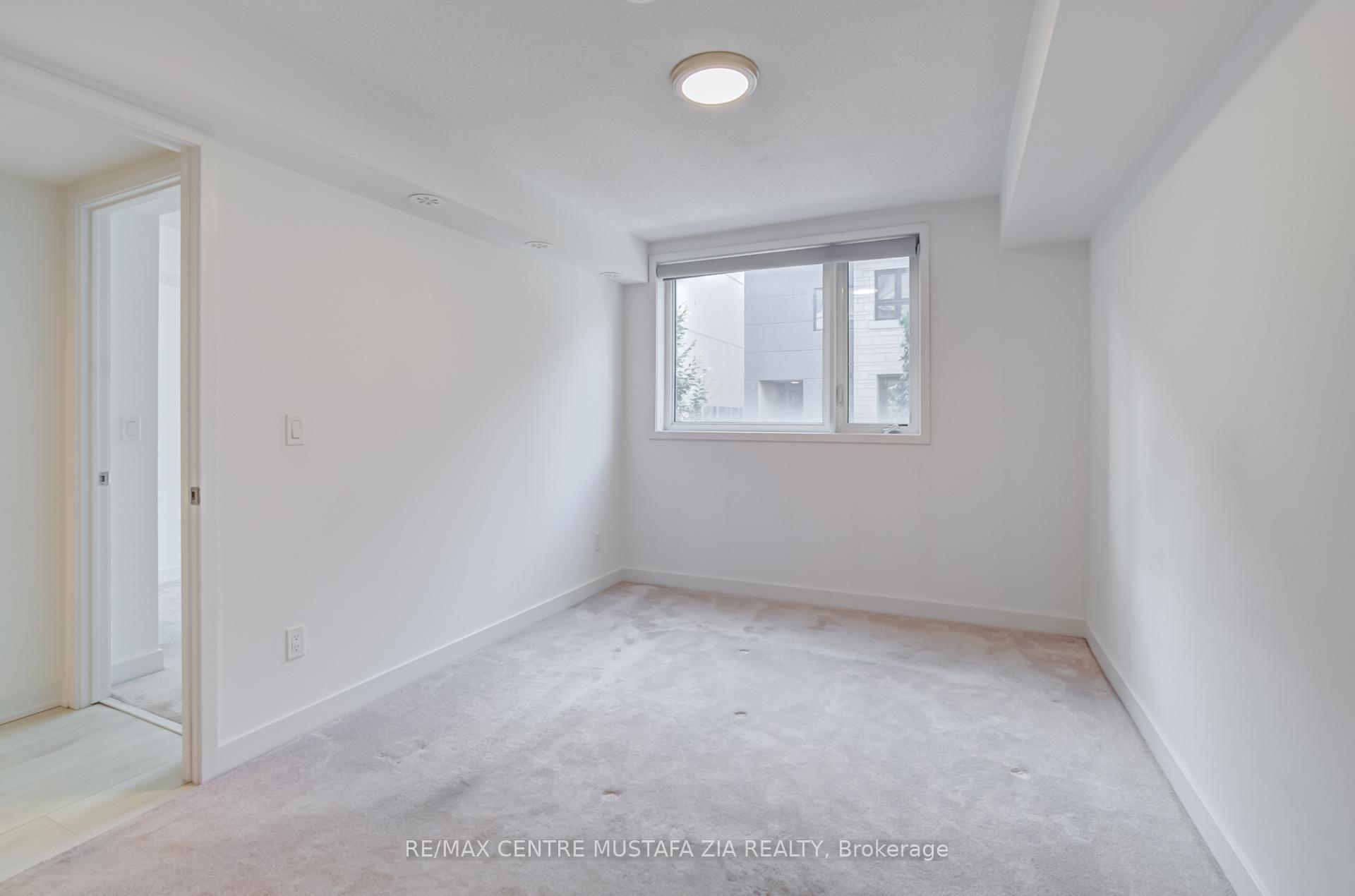 2 Bedrooms Condo at 1129 Cooke, Burlington For sale