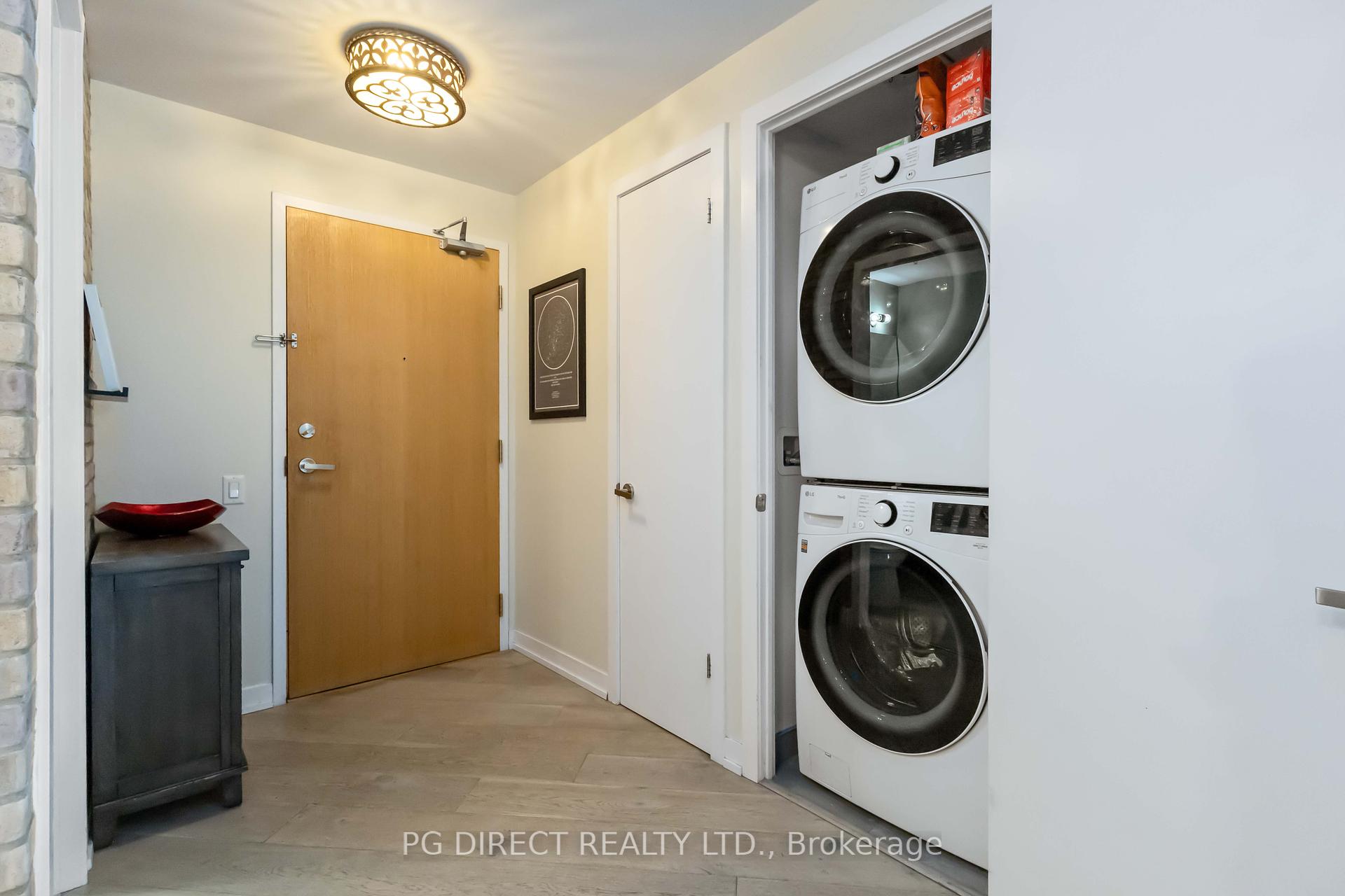 2 Bedrooms Condo at 38 Howard Park, Toronto For sale