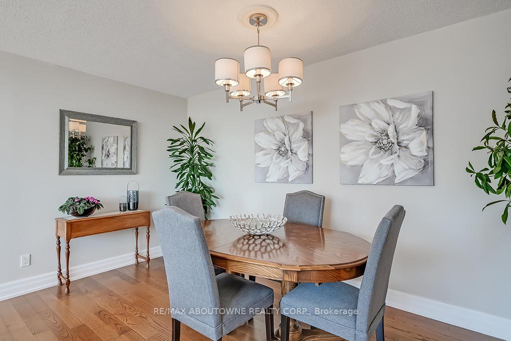 2 Bedrooms Condo at 1230 Marlborough,  Oakville For sale