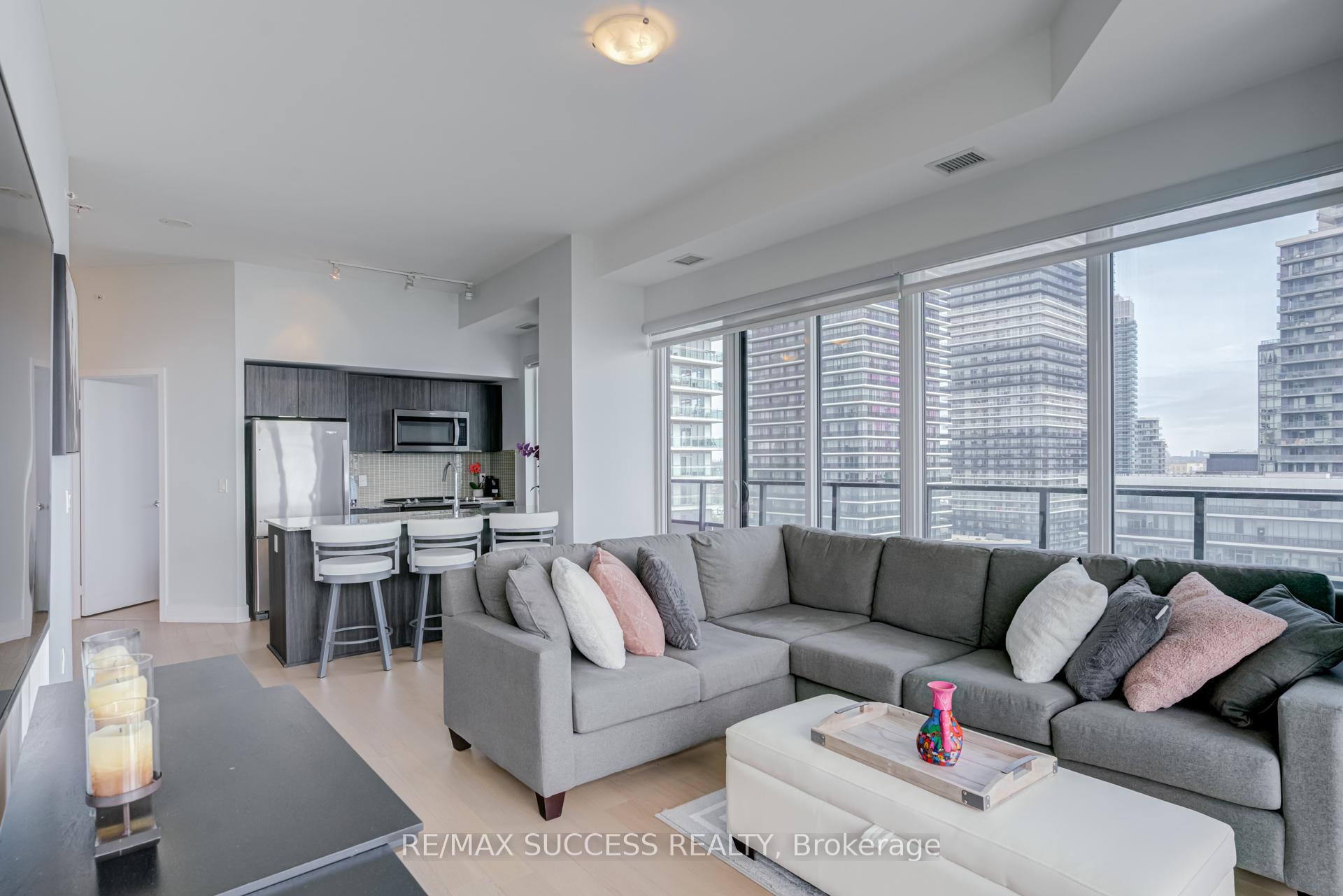 3 Bedrooms Condo at 20 Shore breeze, Toronto For sale
