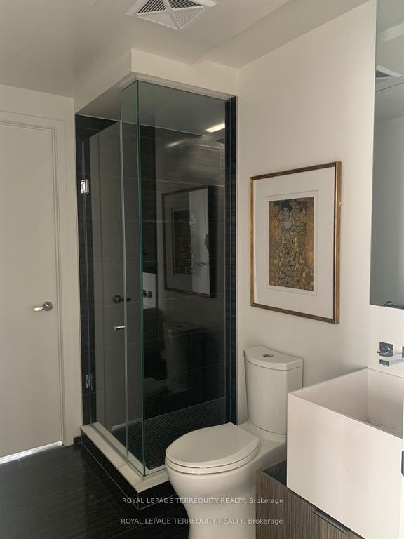 2 Bedrooms Condo at 1 Bloor, Toronto For sale