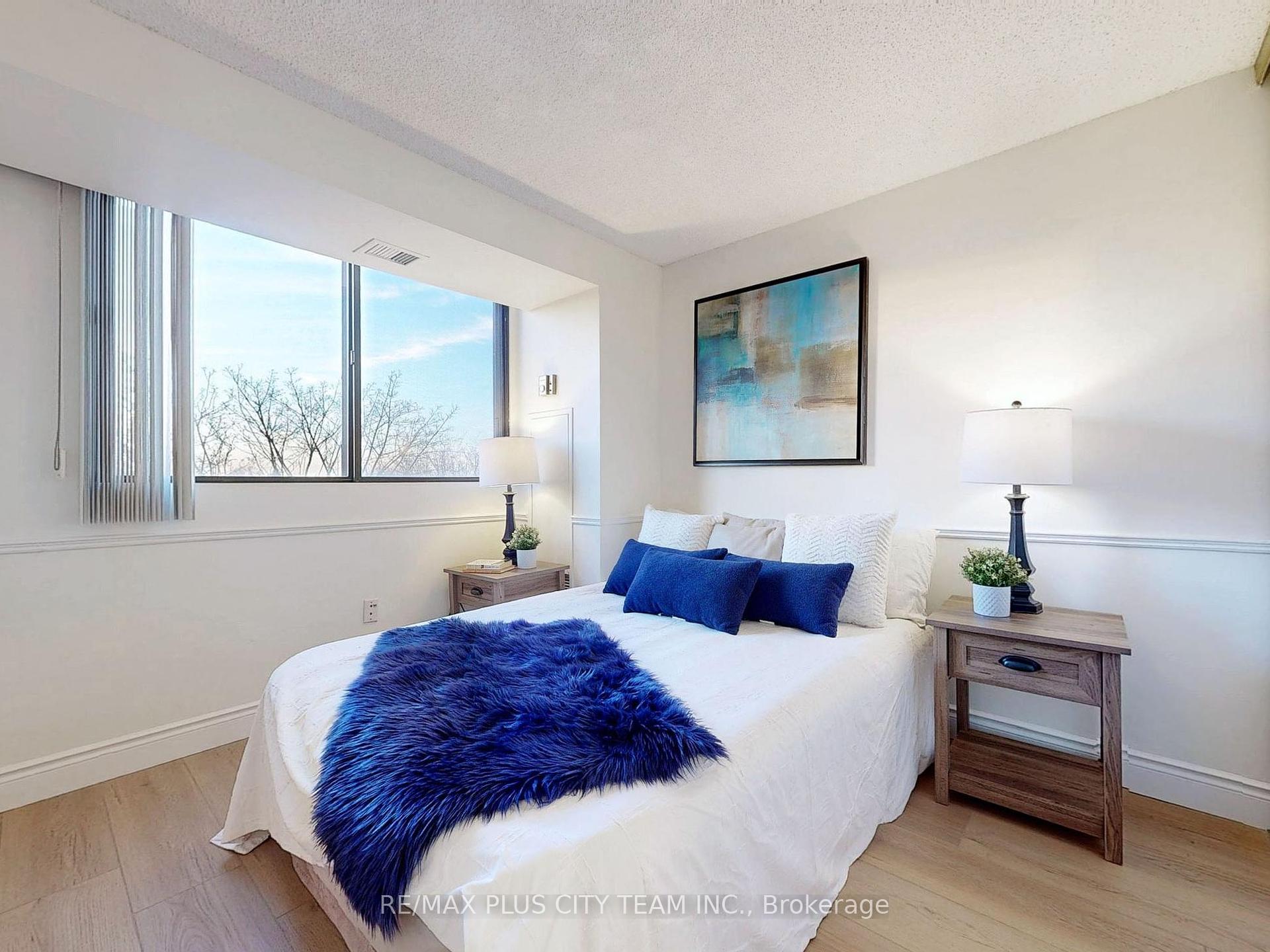 3 Bedrooms Condo at 6500 Montevideo,  Mississauga For sale