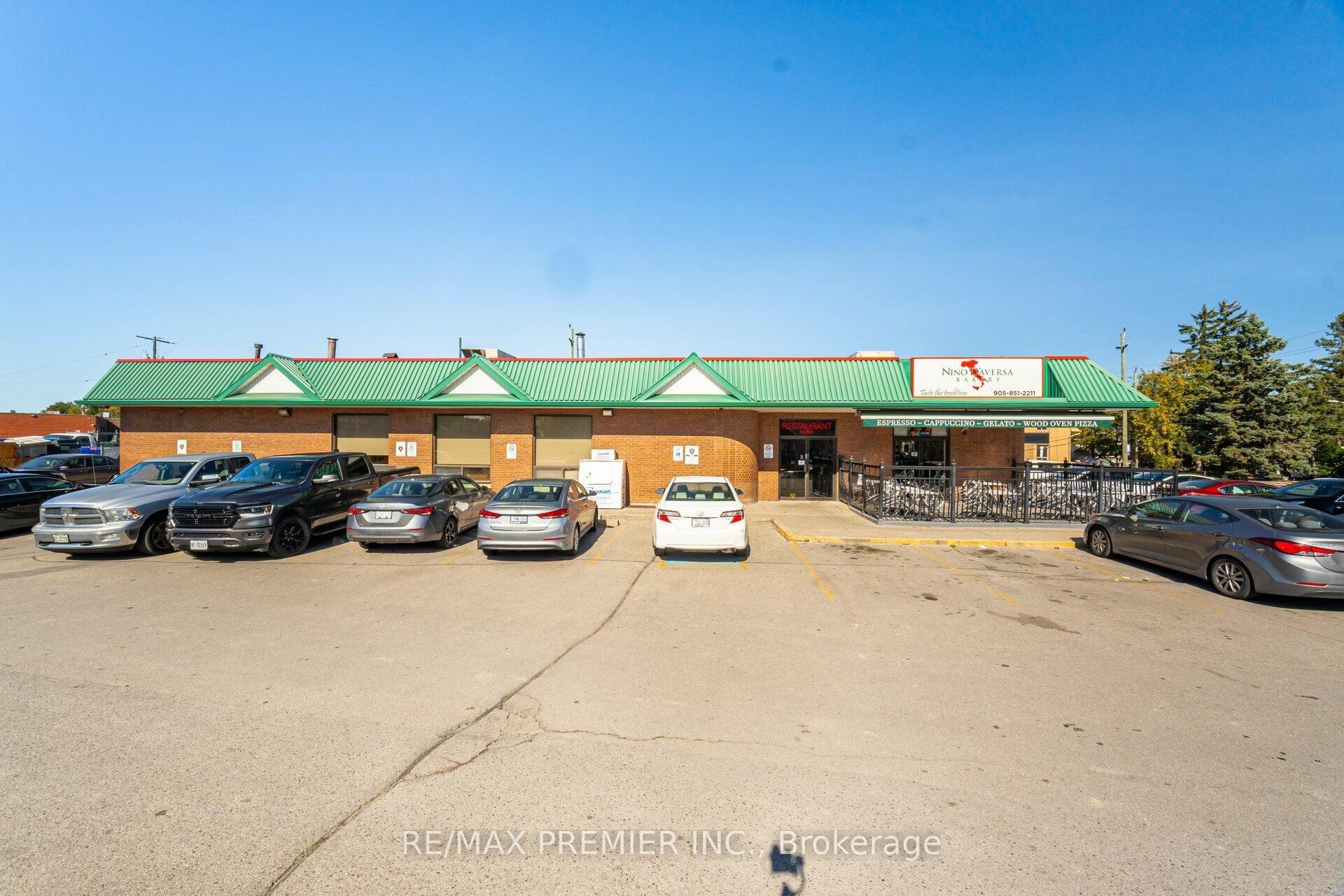 2 Bedrooms Condo at 121 Woodbridge,  Vaughan For sale