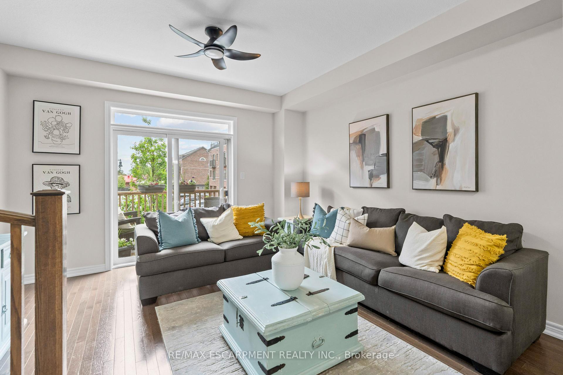 3 Bedrooms Condo at 215 Dundas, Hamilton For sale