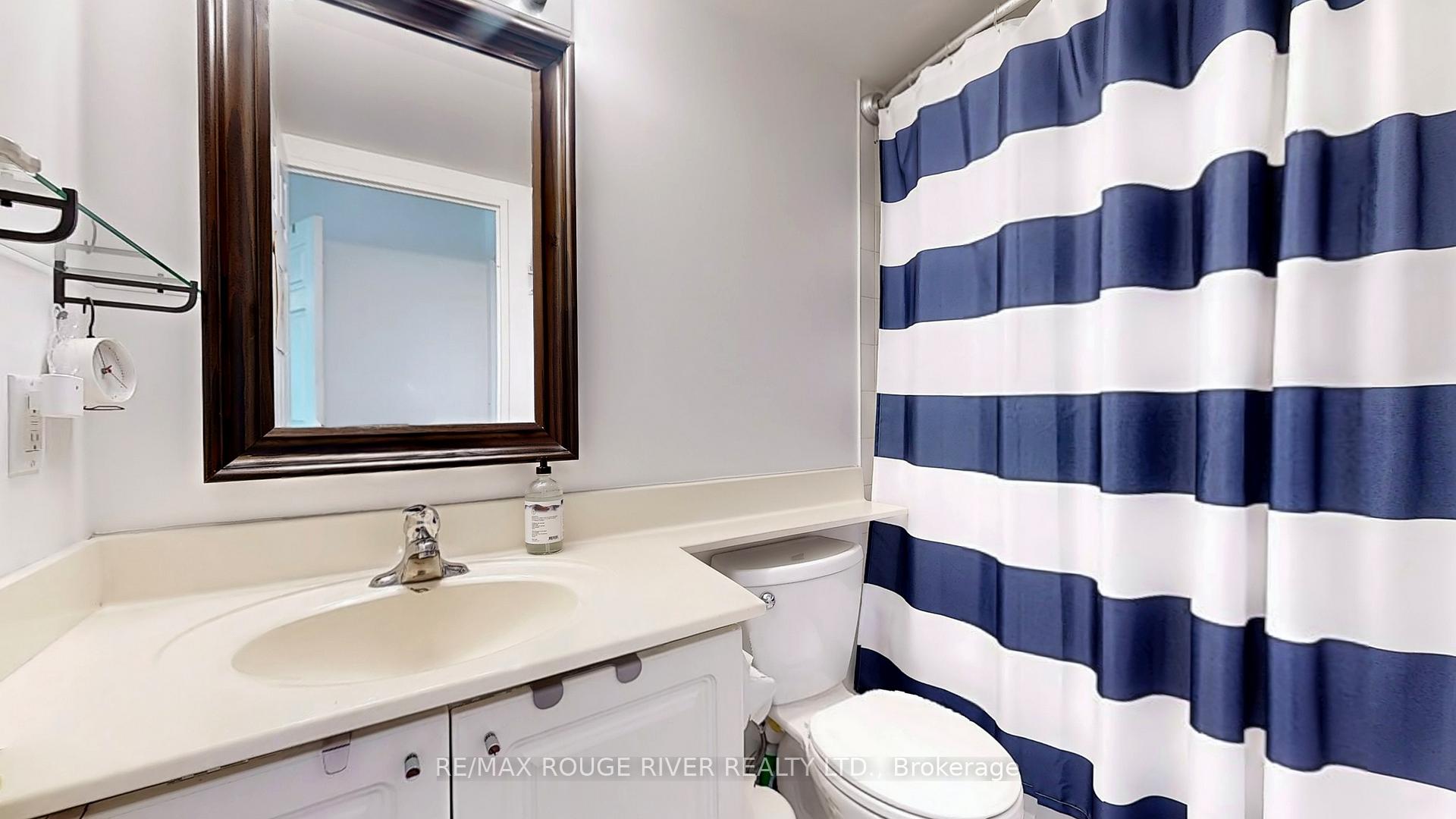 2 Bedrooms Condo at 11 Lee Centre, Toronto For sale